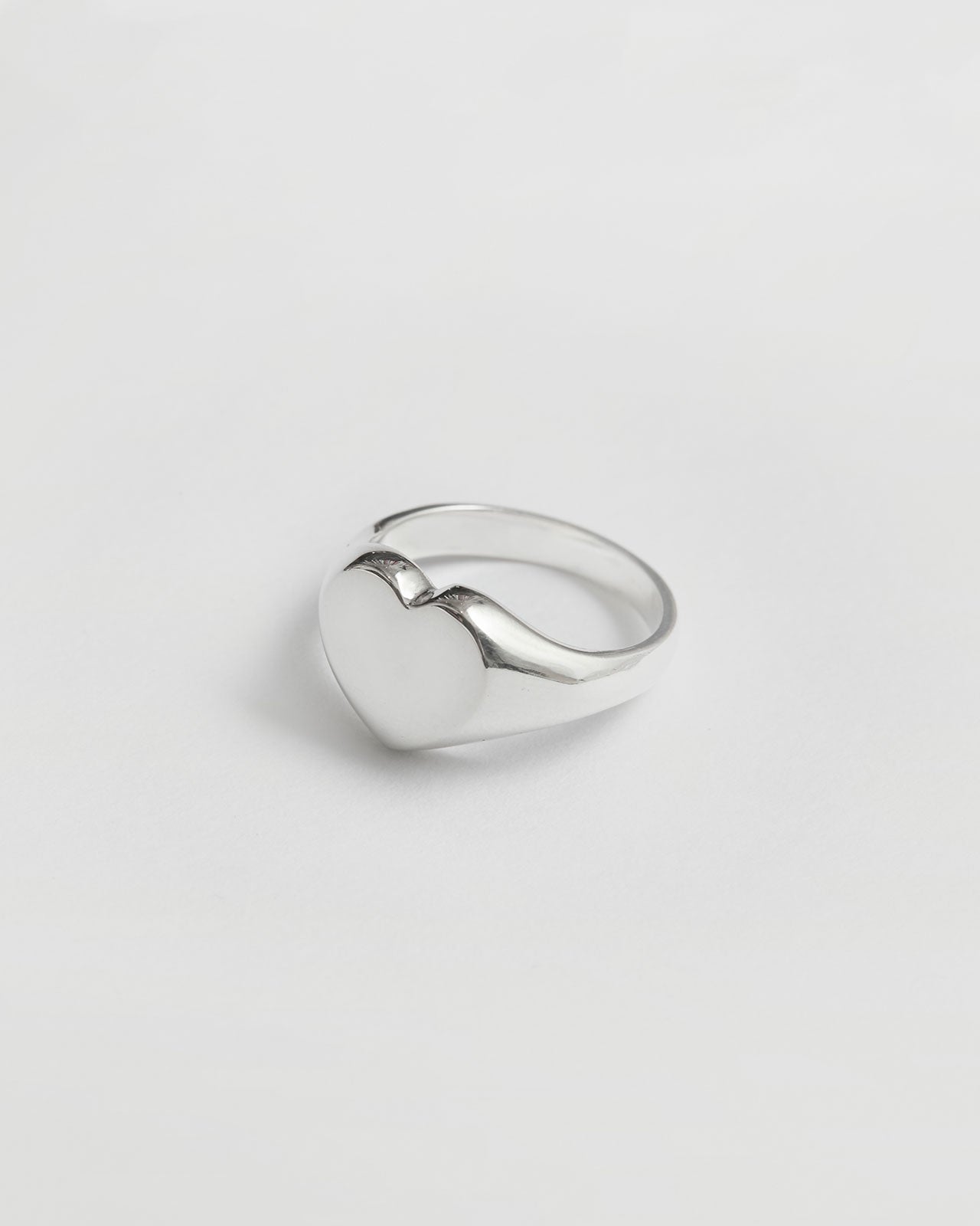 LAVER HEART SIGNET RING
