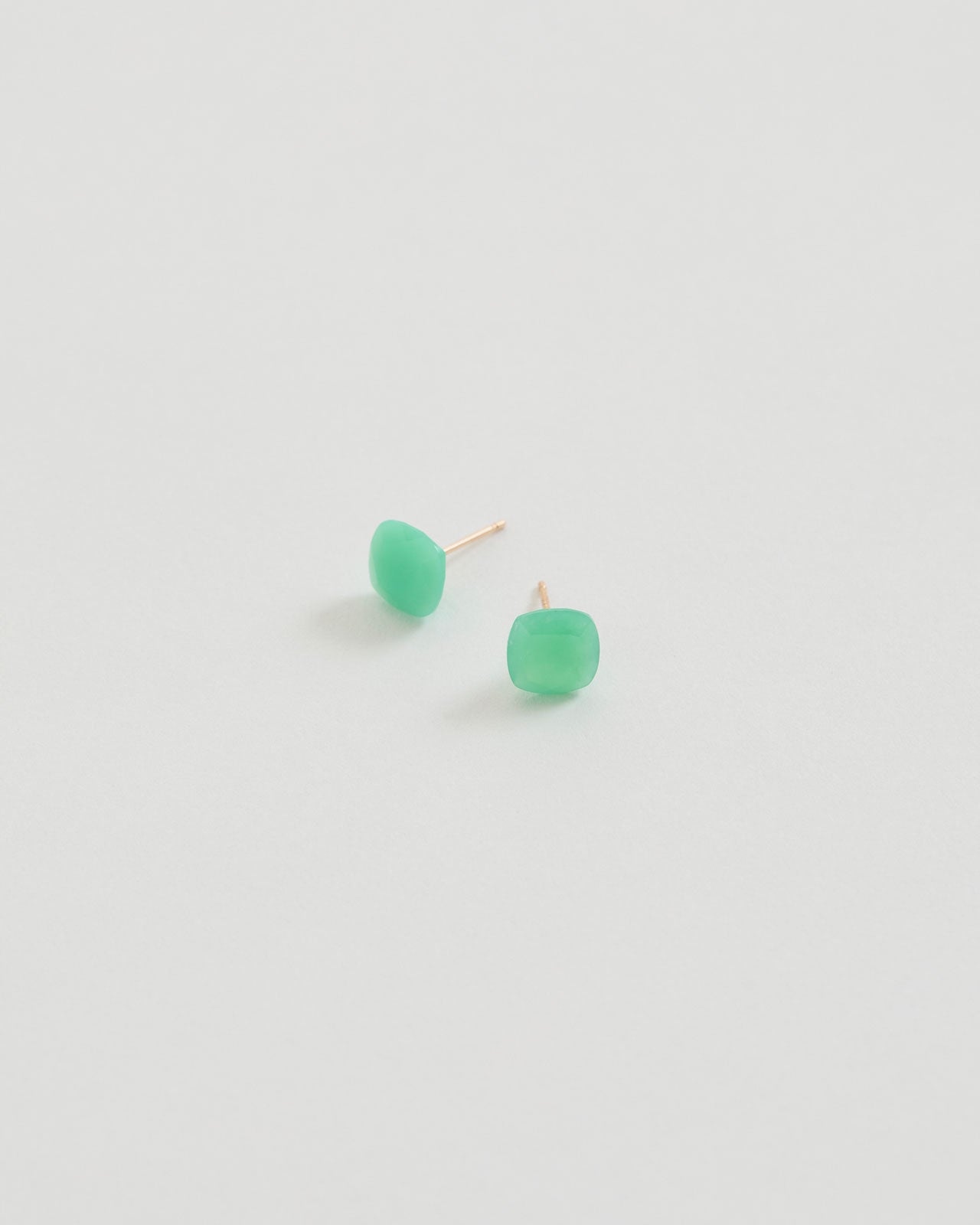 COLORED STONE EARRINGS (Chrysoprase)