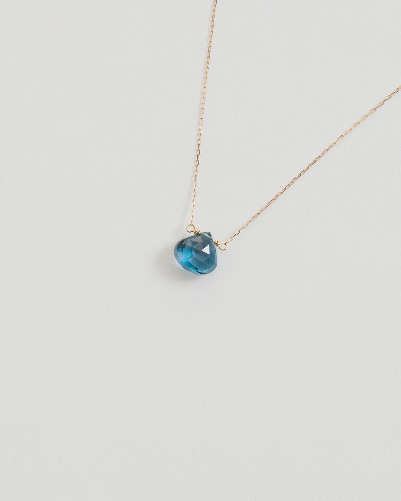 COLORED STONE NECKLACE (London Blue Topaz)