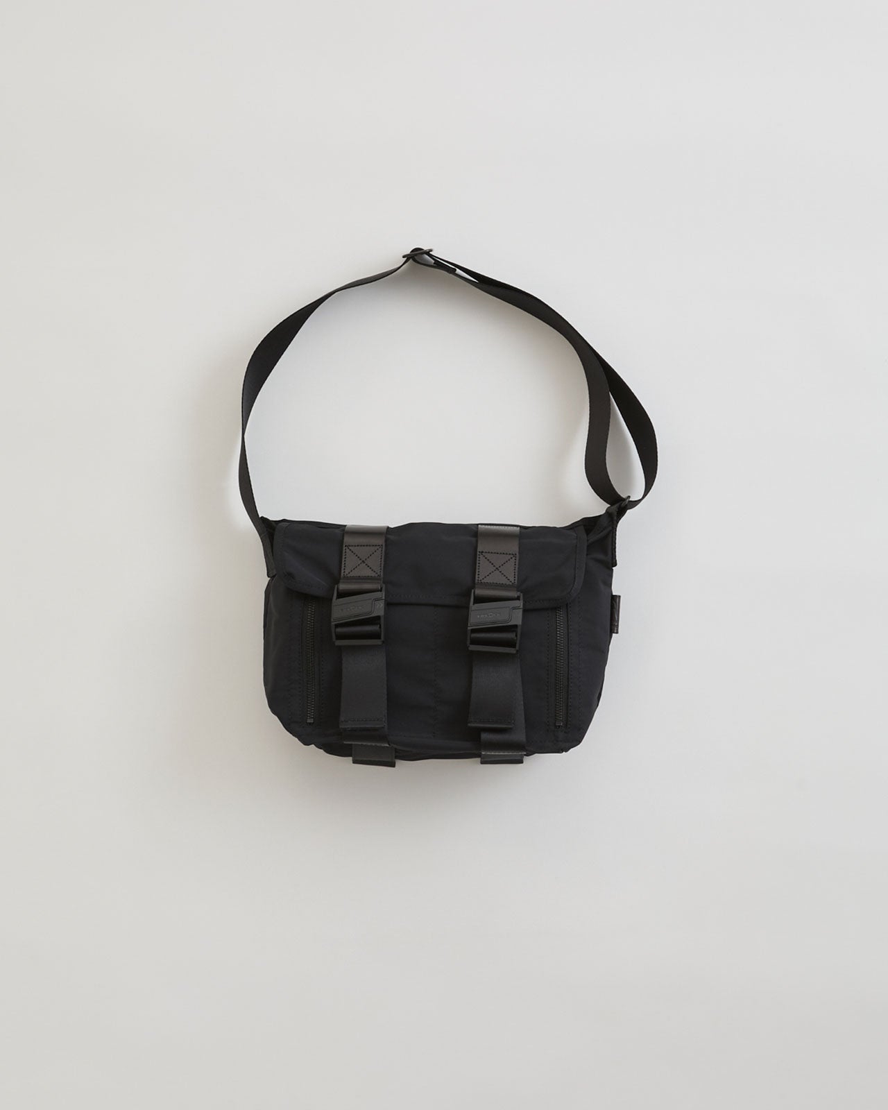 AMIACALVA GABARDINE MESSENGER BAG (S)