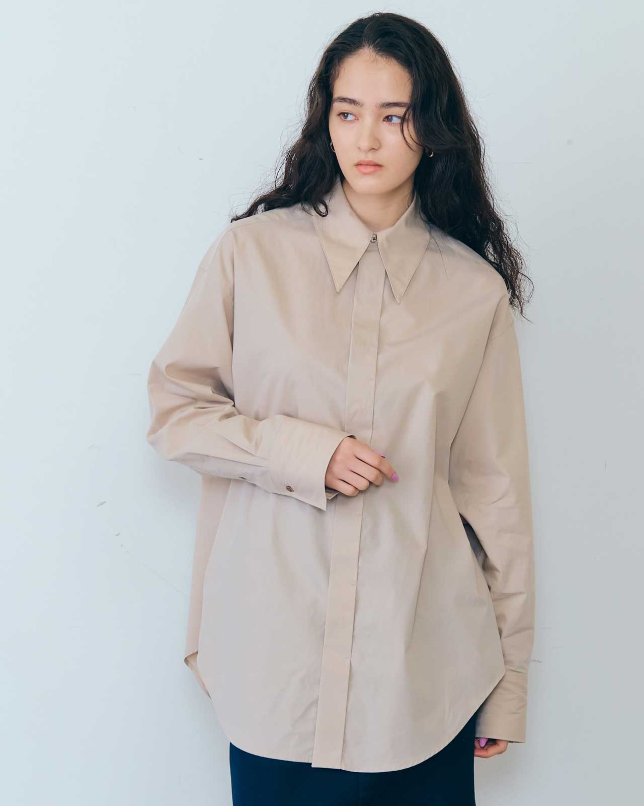 POINTED COLLAR SHIRT
