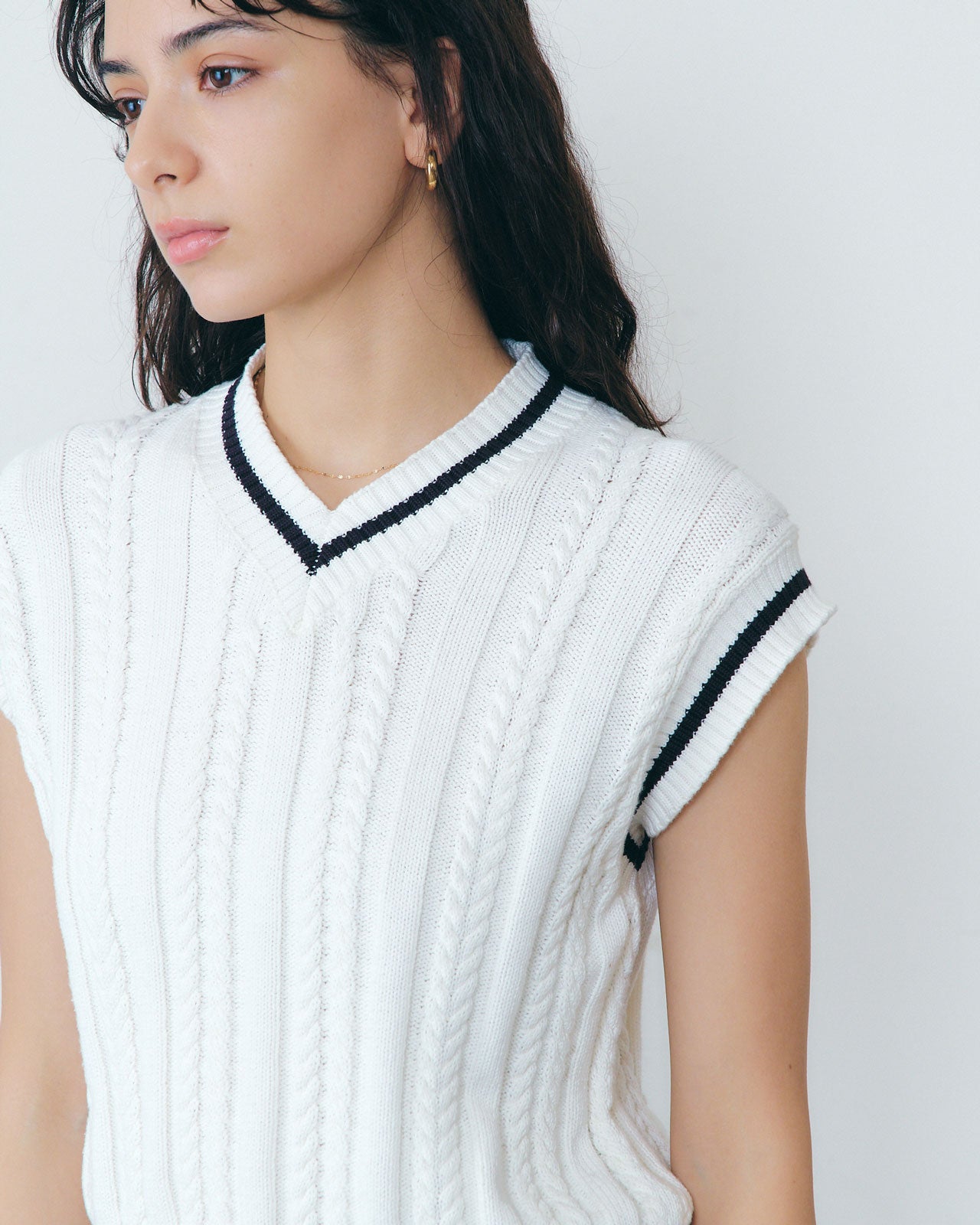 CABLE KNIT VEST