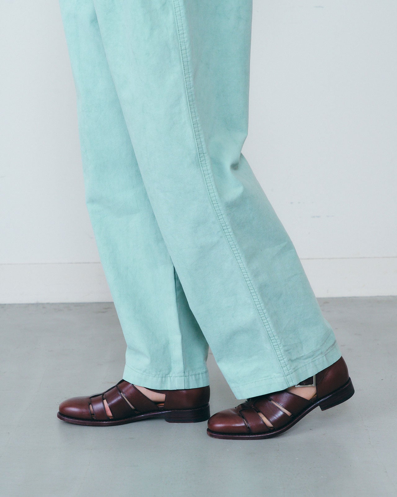 GARMENT DYE TAPERED PANTS