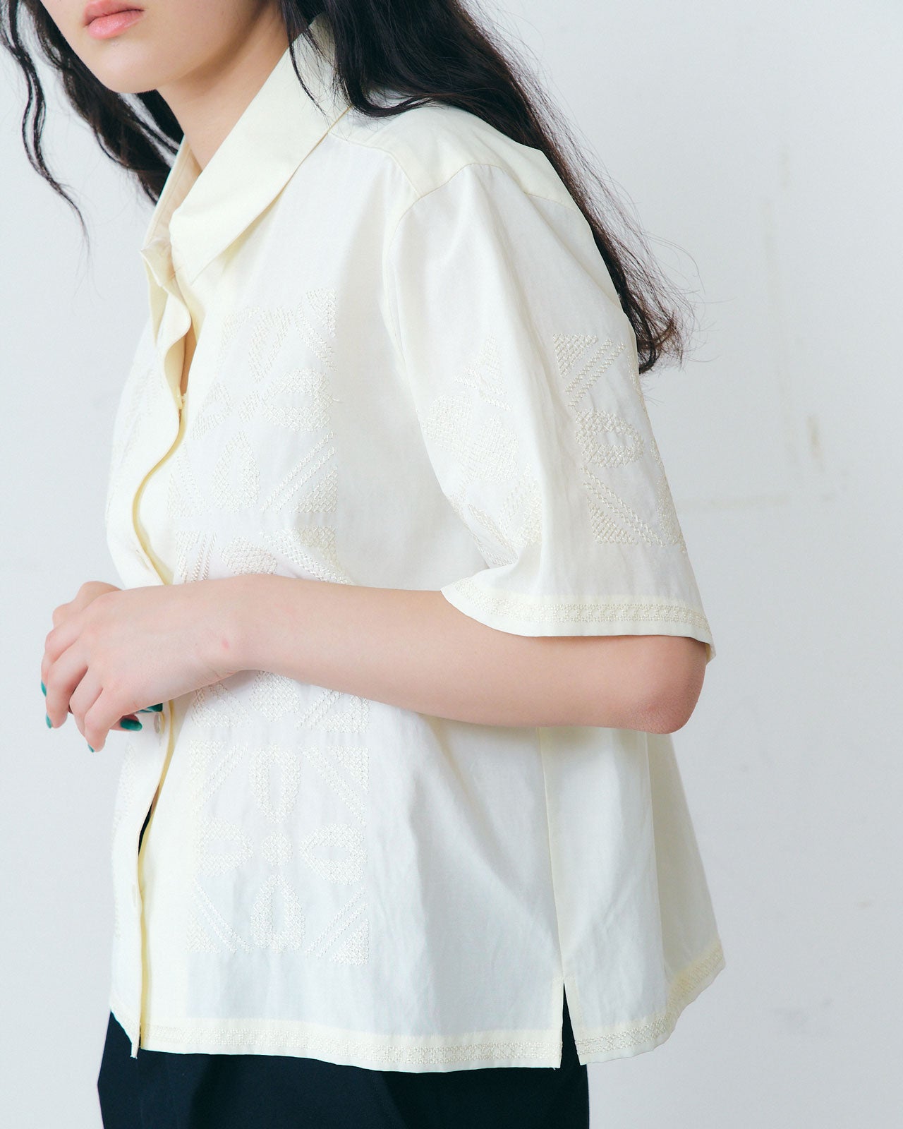 TILE PATTERN EMBROIDERY SHIRT