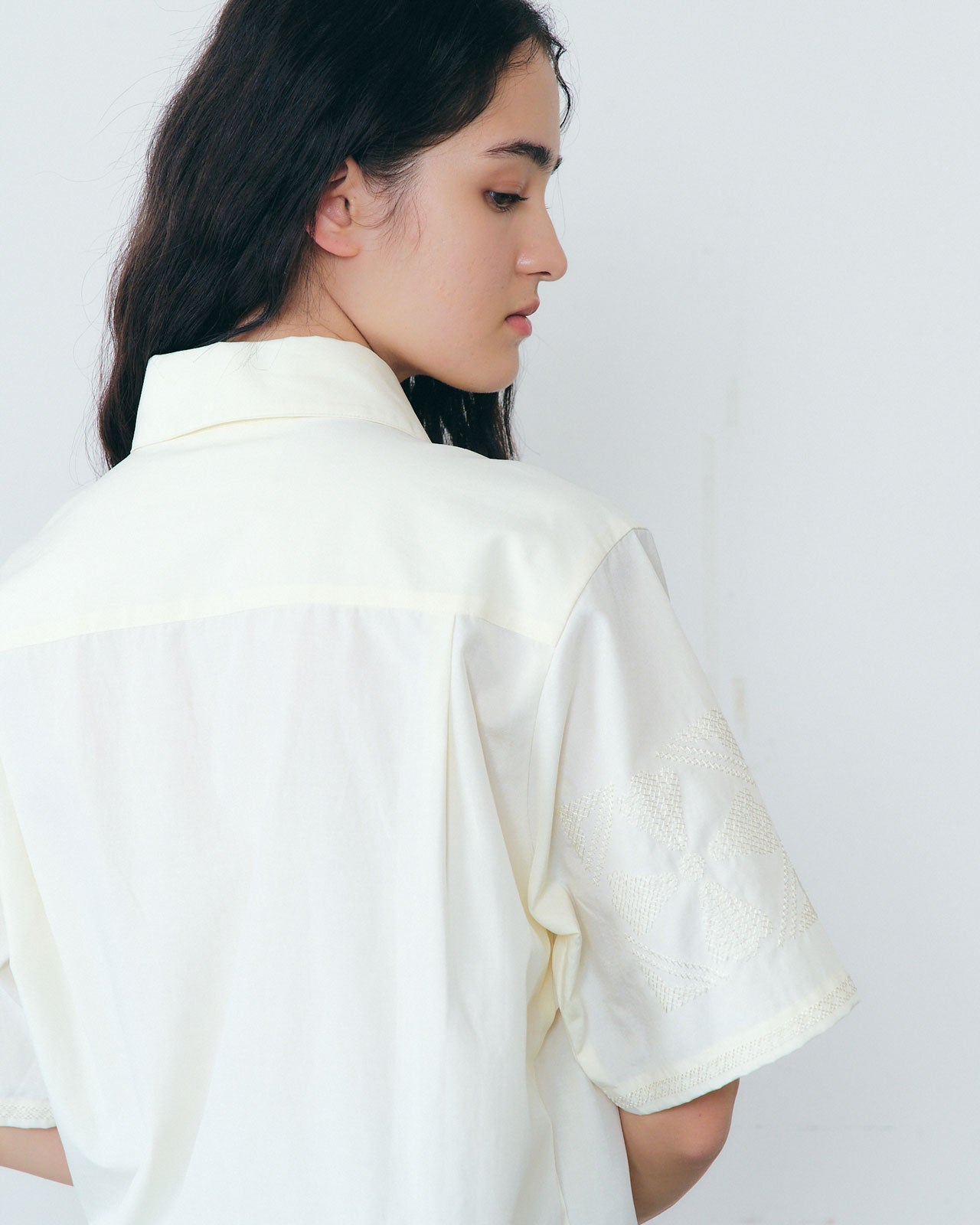 TILE PATTERN EMBROIDERY SHIRT