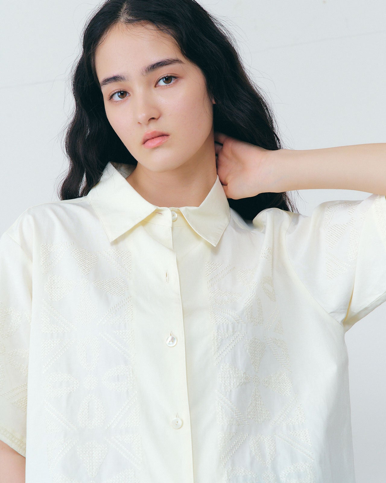 TILE PATTERN EMBROIDERY SHIRT