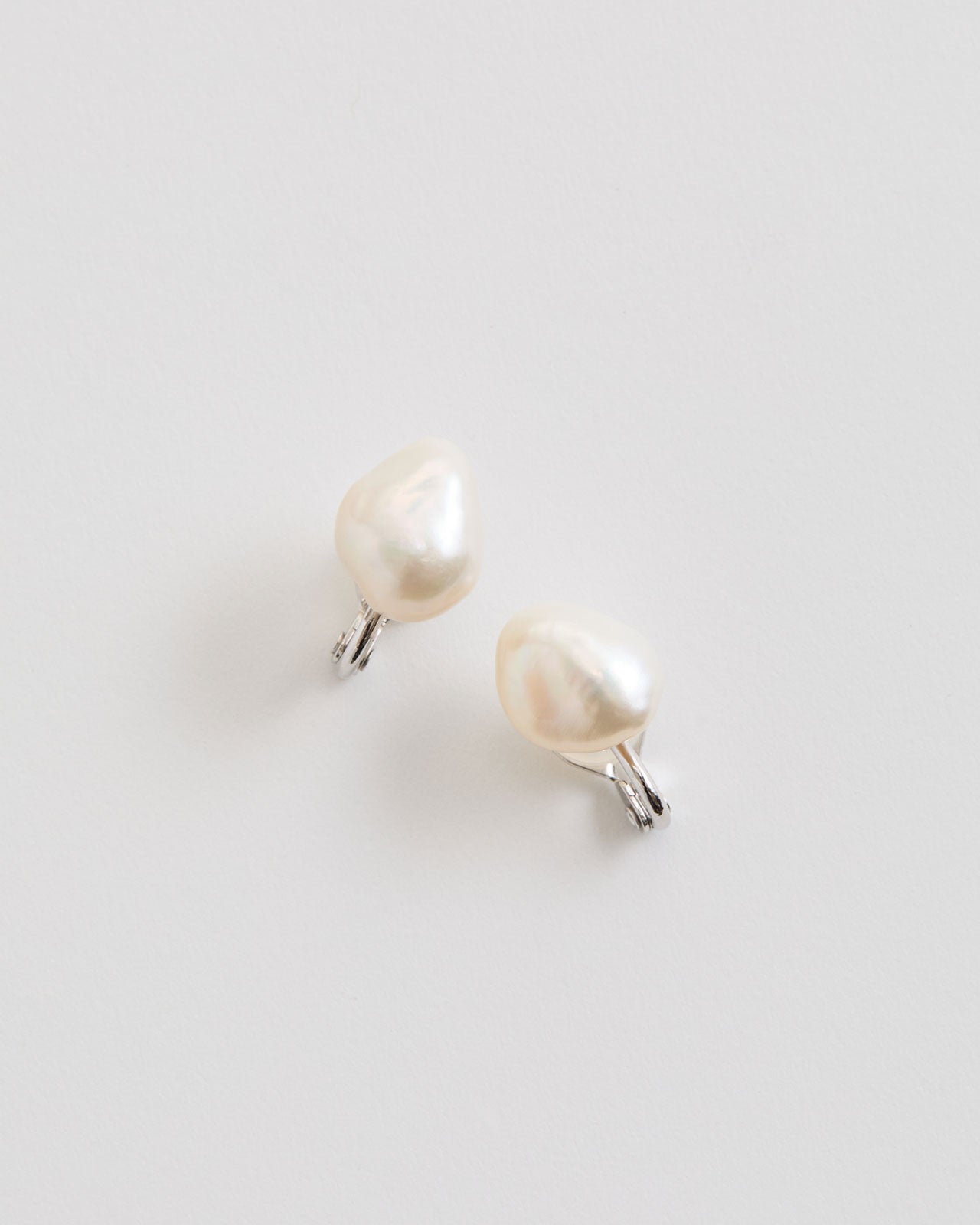 CADEAUX BUMPY PEARL EARRINGS – Shinzone