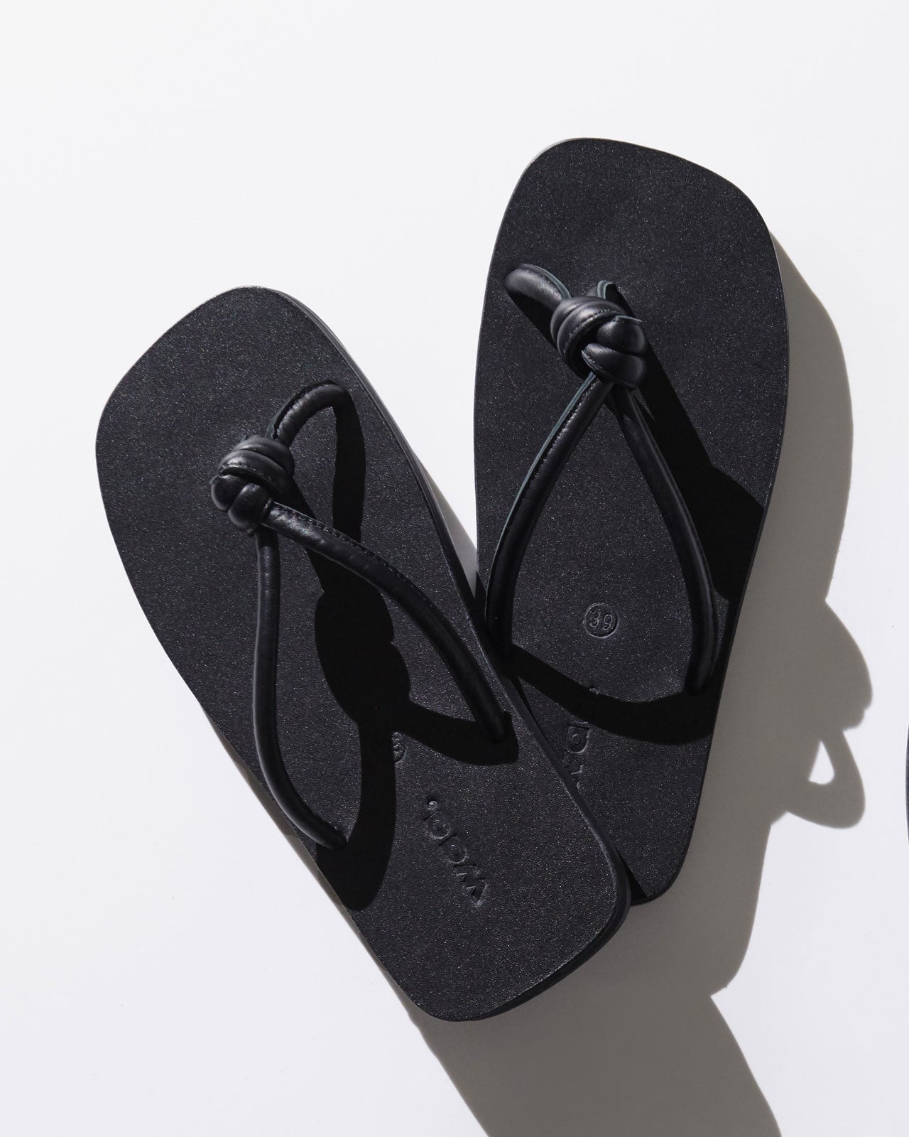 【30%OFF】Waa .studios NÚT SANDALS