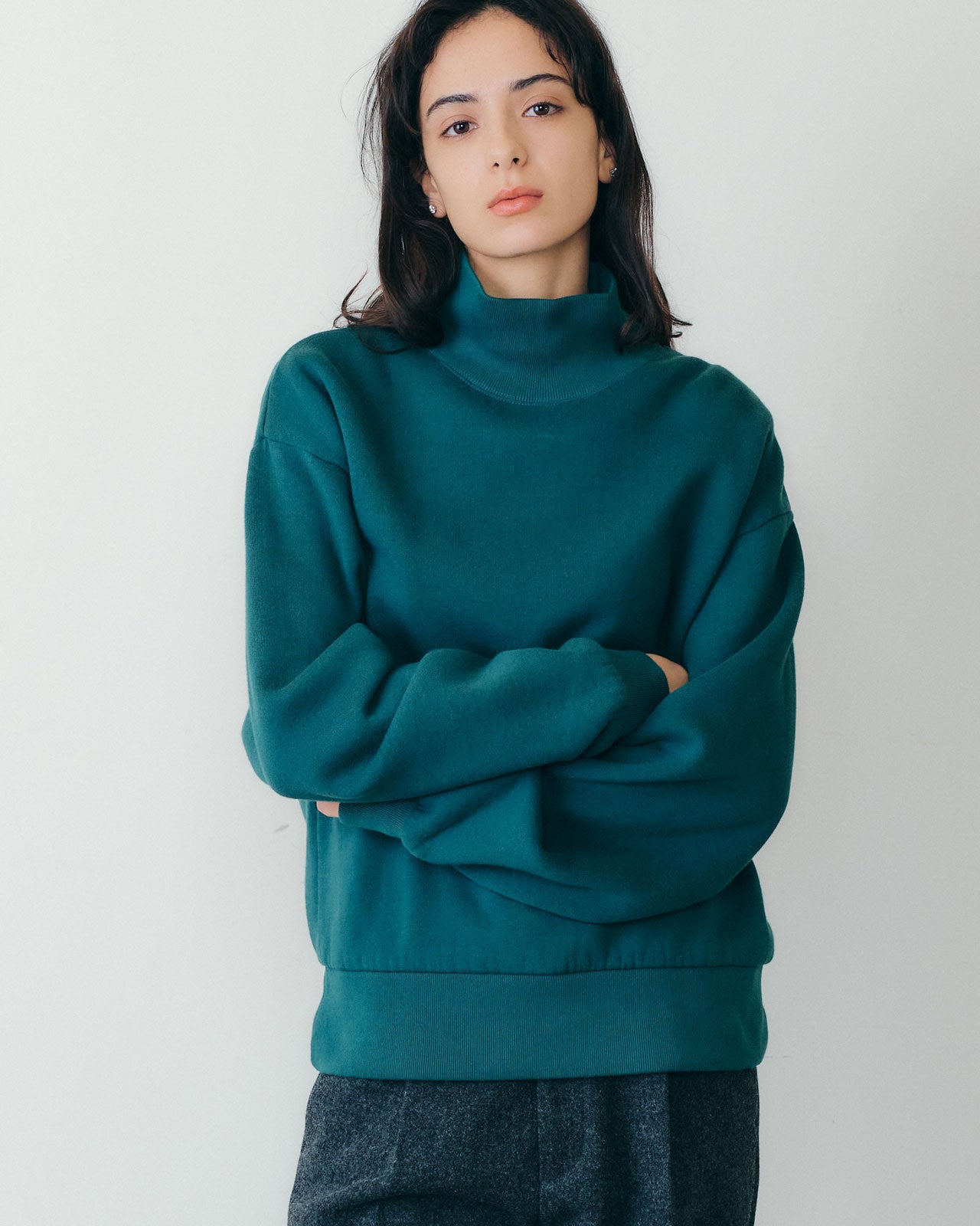 【10月中旬入荷予定】HIGH NECK COMMON SWEATSHIRT