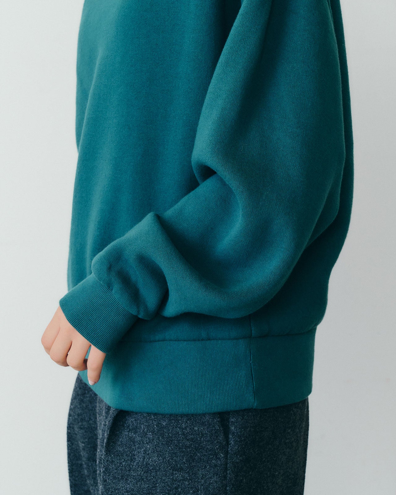 【10月中旬入荷予定】HIGH NECK COMMON SWEATSHIRT