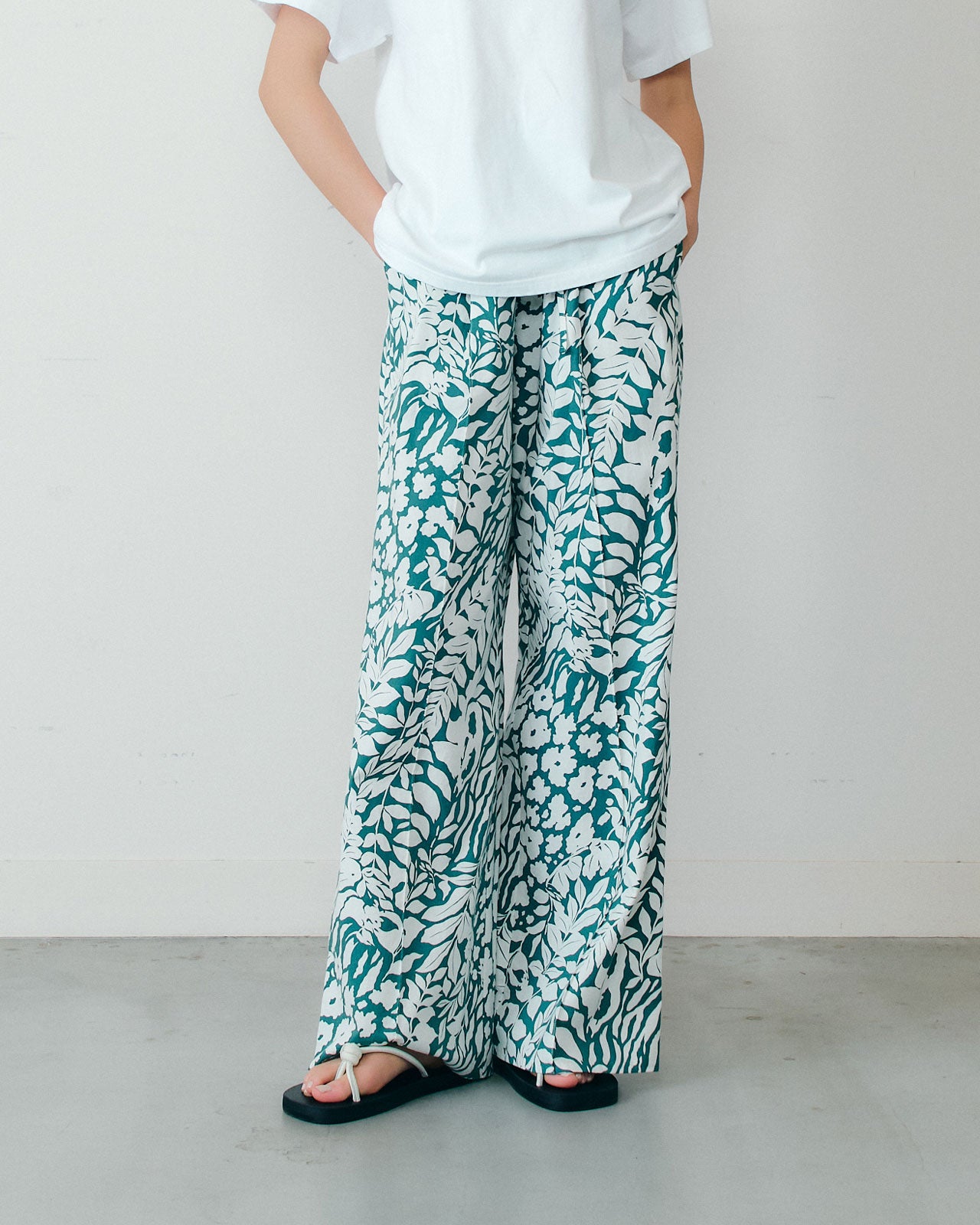 SUMMER BOTANICAL PATTERN PANTS