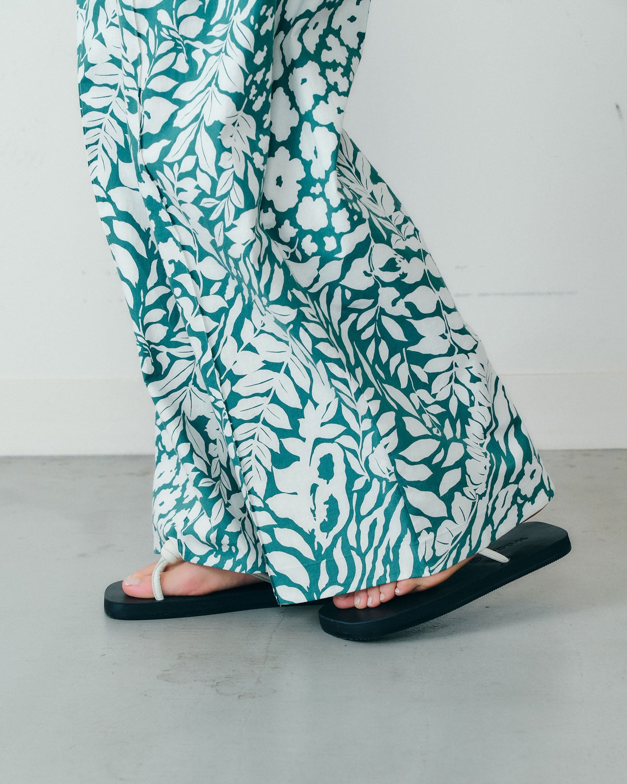 SUMMER BOTANICAL PATTERN PANTS
