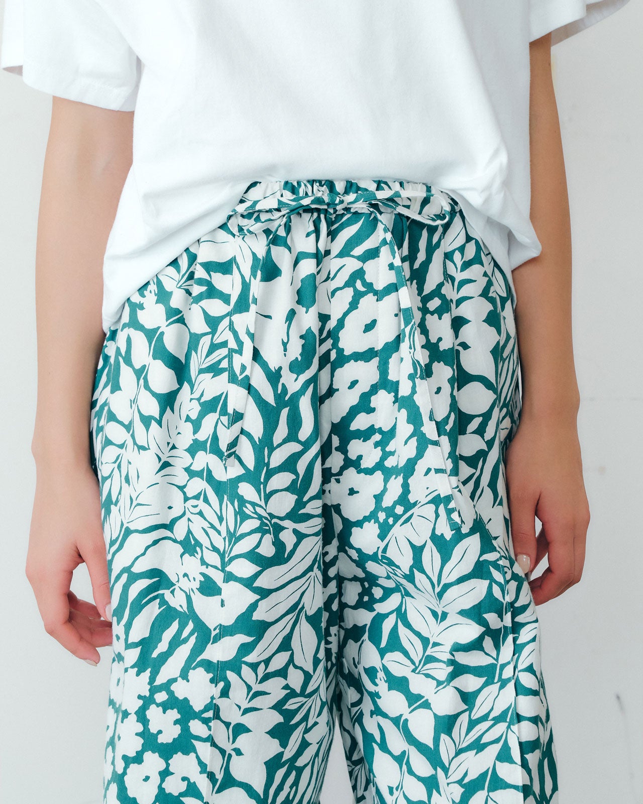 SUMMER BOTANICAL PATTERN PANTS