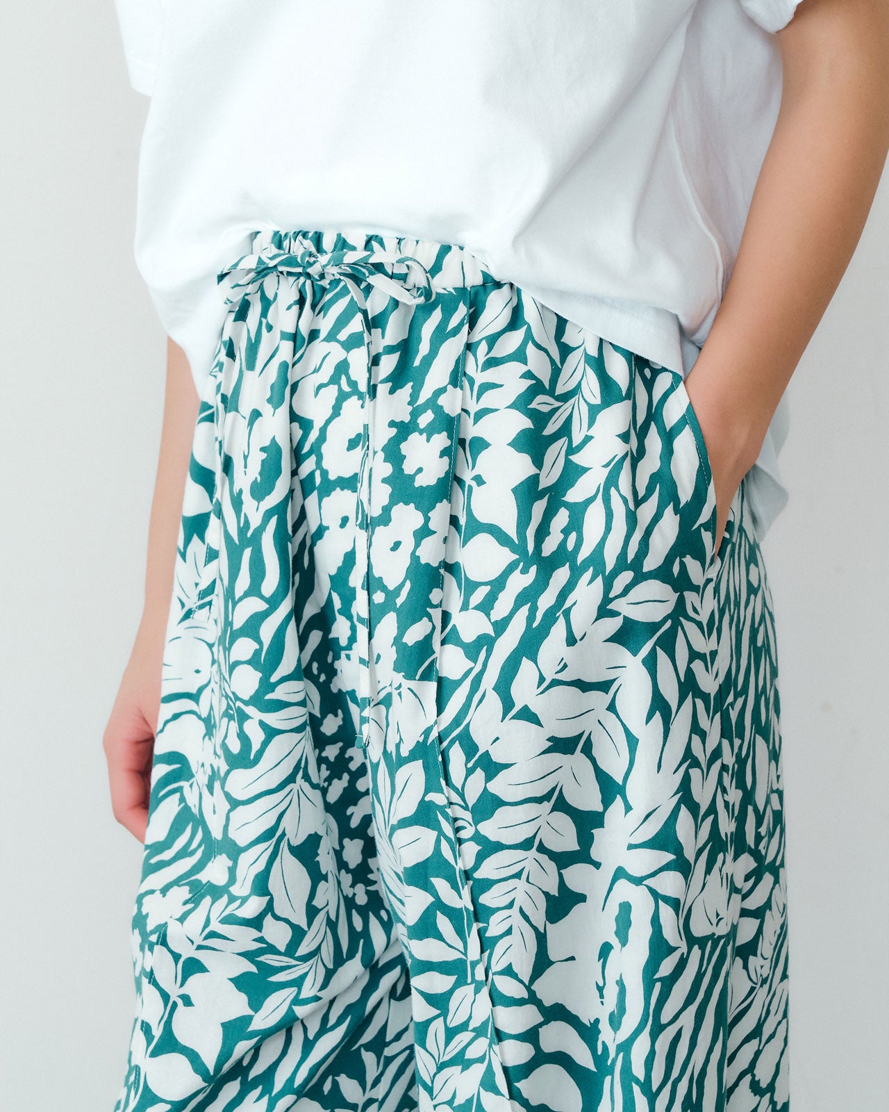 SUMMER BOTANICAL PATTERN PANTS