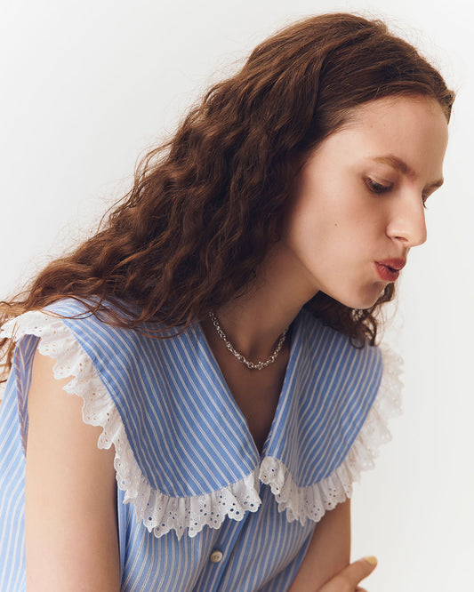SLEEVELESS LACE BLOUSE