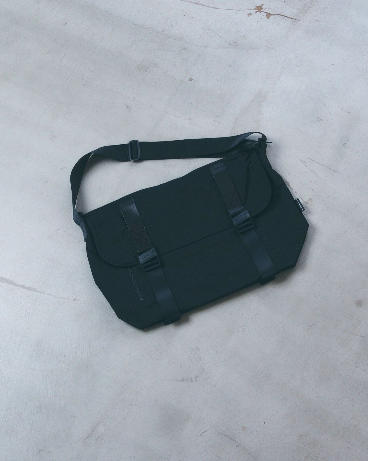 AMIACALVA（アミアカルヴァ）】MESSENGER BAG メッセンジャー – Shinzone