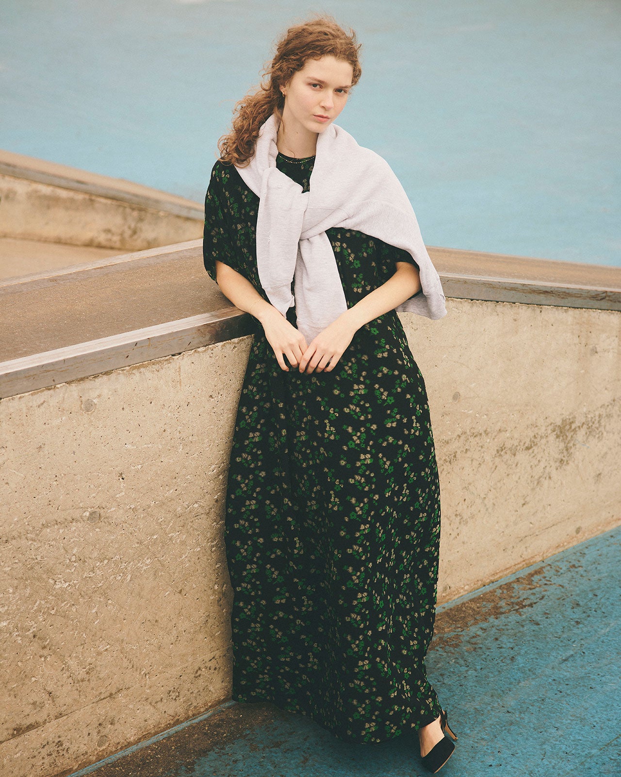 4月中旬お届け】FLORAL JACQUARD DRESS – Shinzone