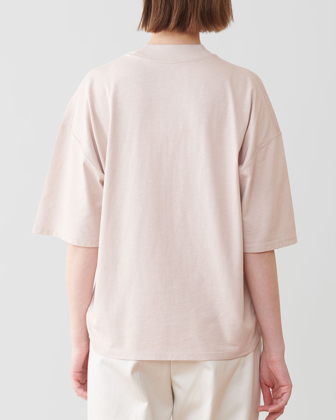 takesRIBBON UNISEX MOCK NECK TEE