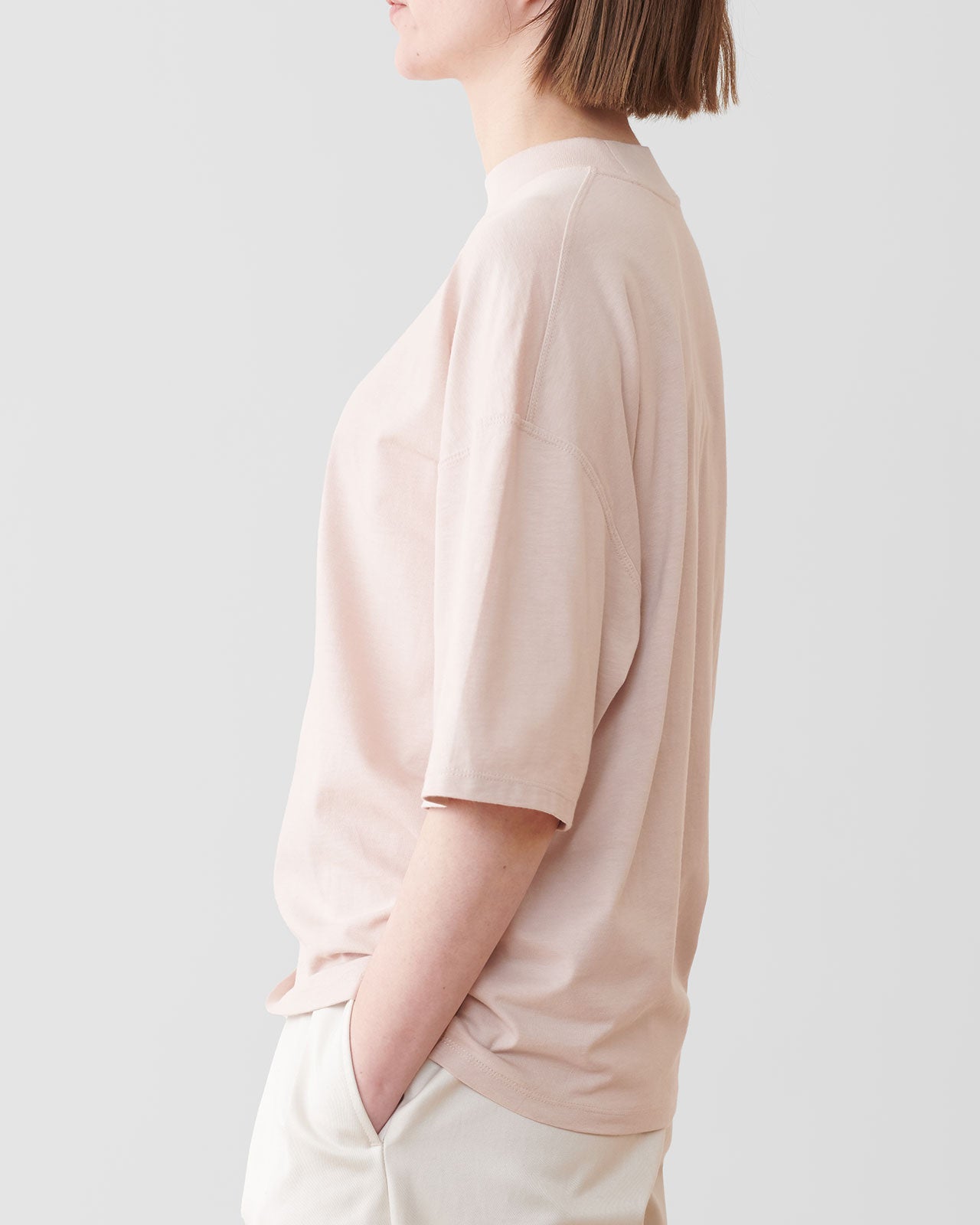 takesRIBBON UNISEX MOCK NECK TEE