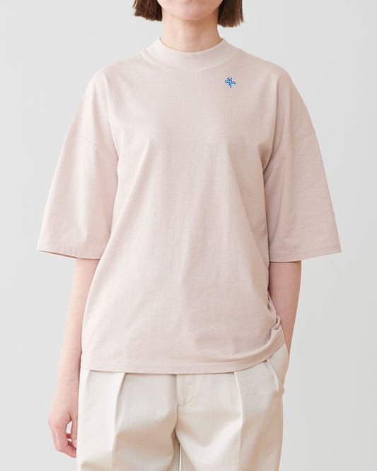 takesRIBBON UNISEX MOCK NECK TEE