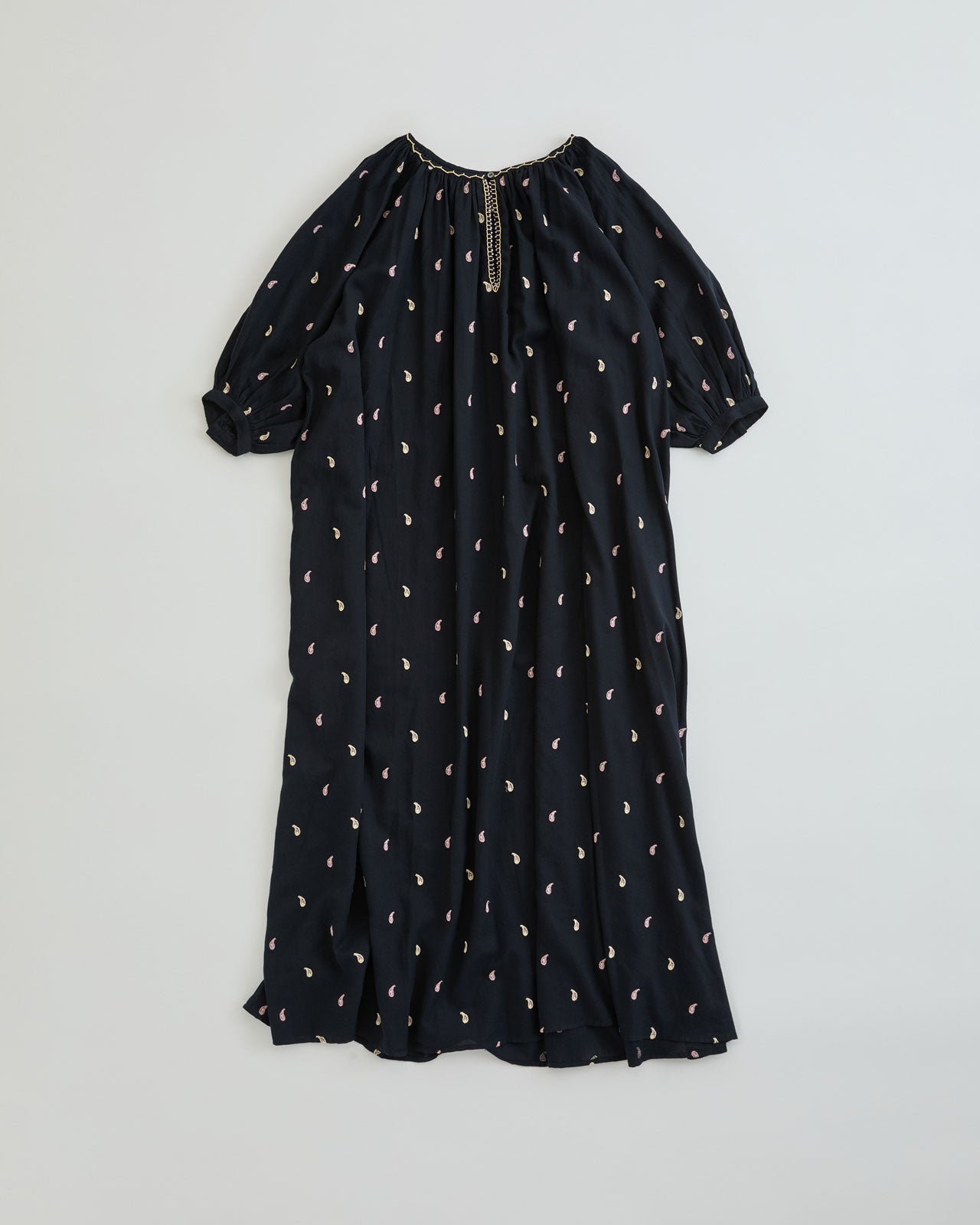 PAISLEY EMBROIDERED DRESS – Shinzone