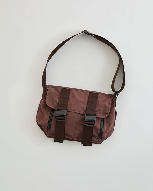 【新色”BROWN”】AMIACALVA MESSENGER BAG (S)
