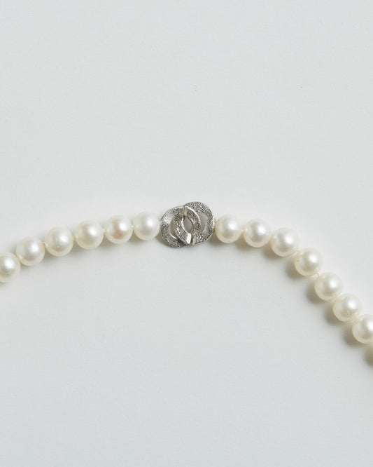 CADEAUX EXCLUSIVE LONG PEARL NECKLACE