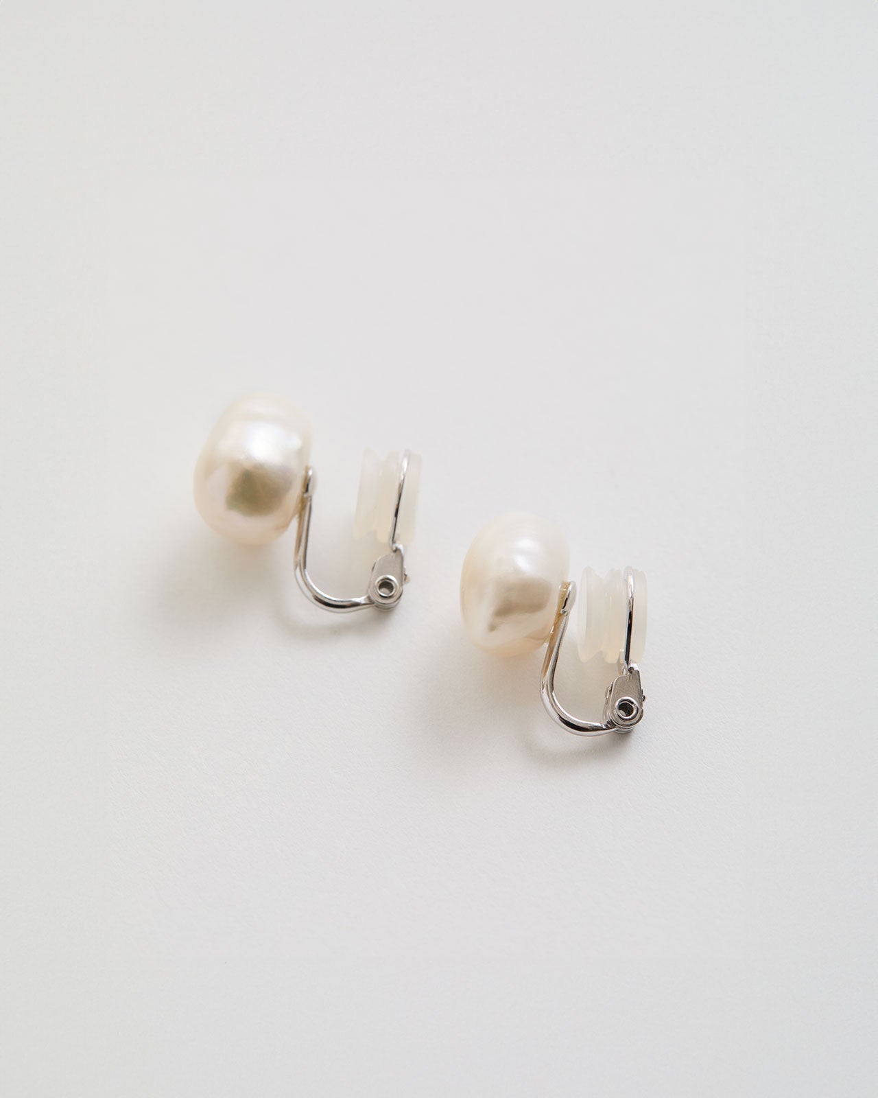 CADEAUX BUMPY PEARL EARRINGS