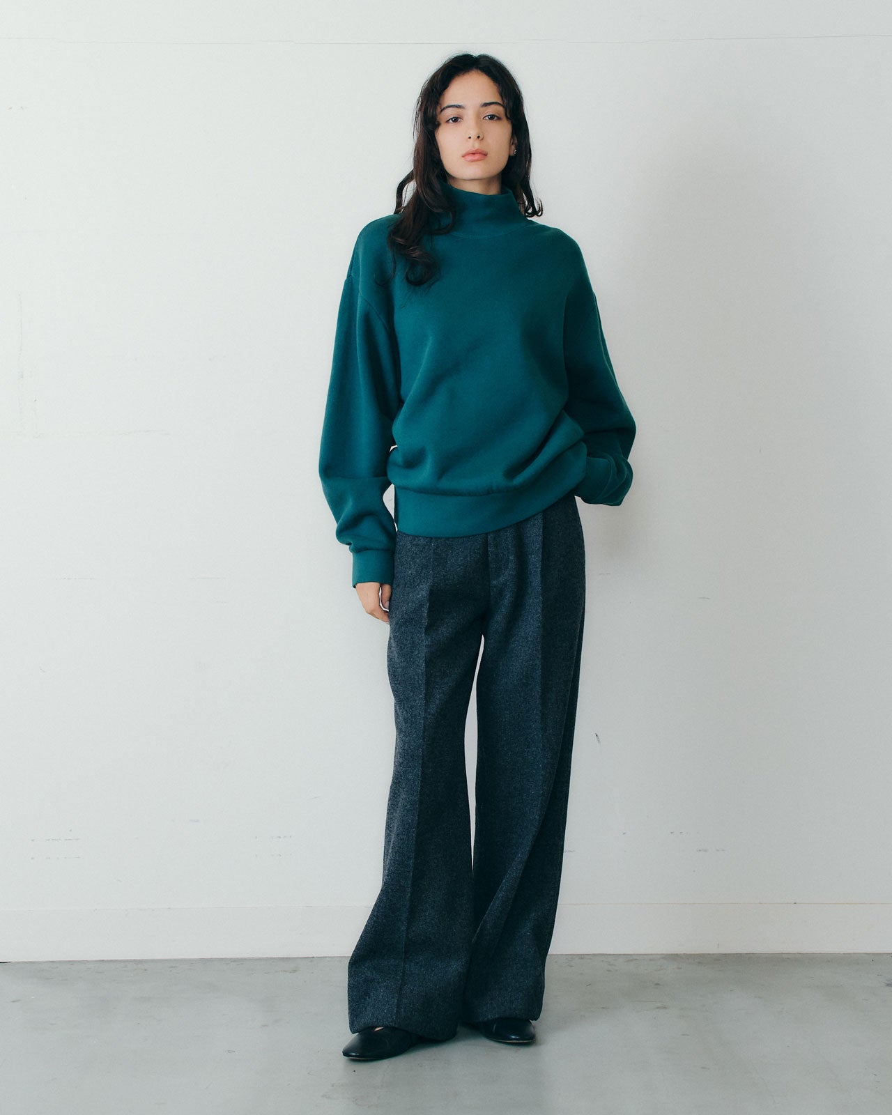 9月中旬入荷予定】WOOL SEMI FLARE PANTS – Shinzone