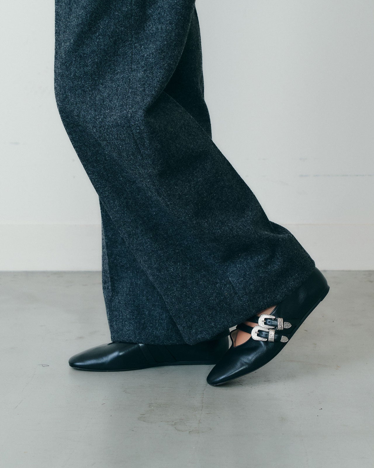 【9月中旬お届け】WOOL SEMI FLARE PANTS