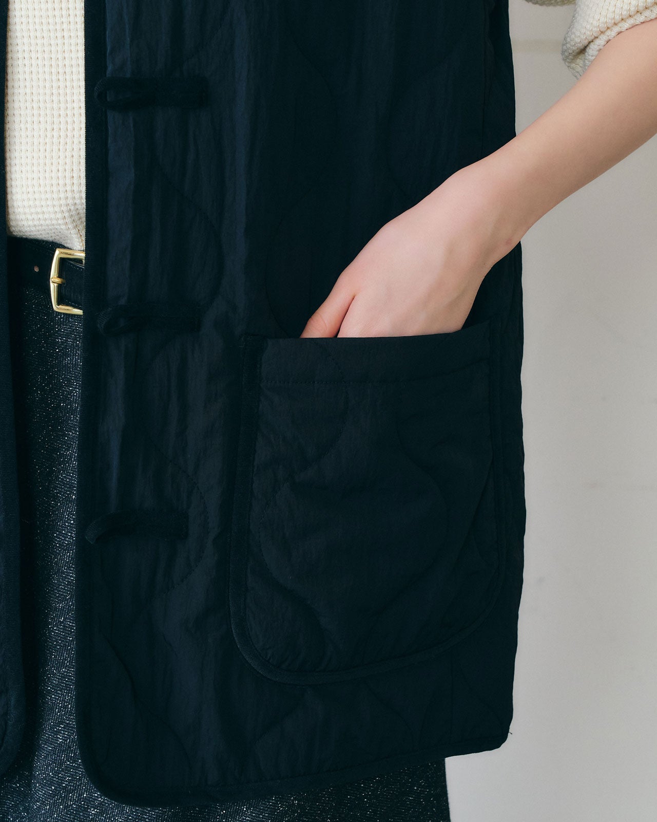 【9月中旬お届け】CHINA BUTTON QUILTED VEST