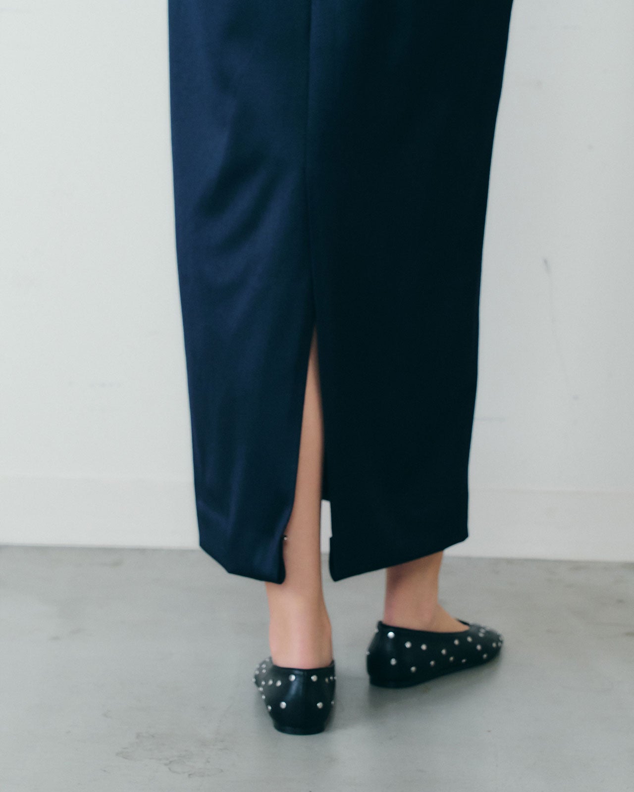 【9月中旬お届け】WOOL SATIN DRESS
