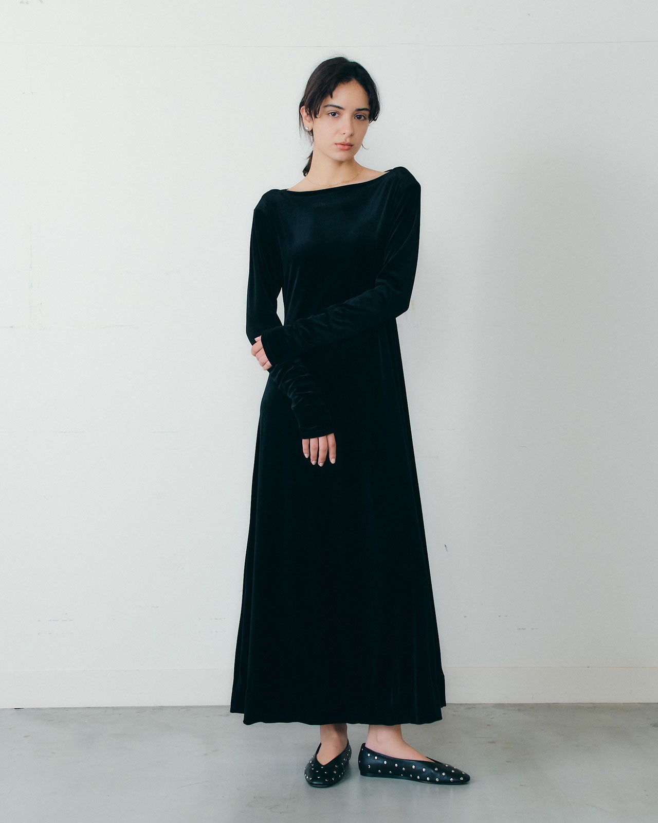 11月上旬入荷予定】VELVET JERSEY DRESS – Shinzone