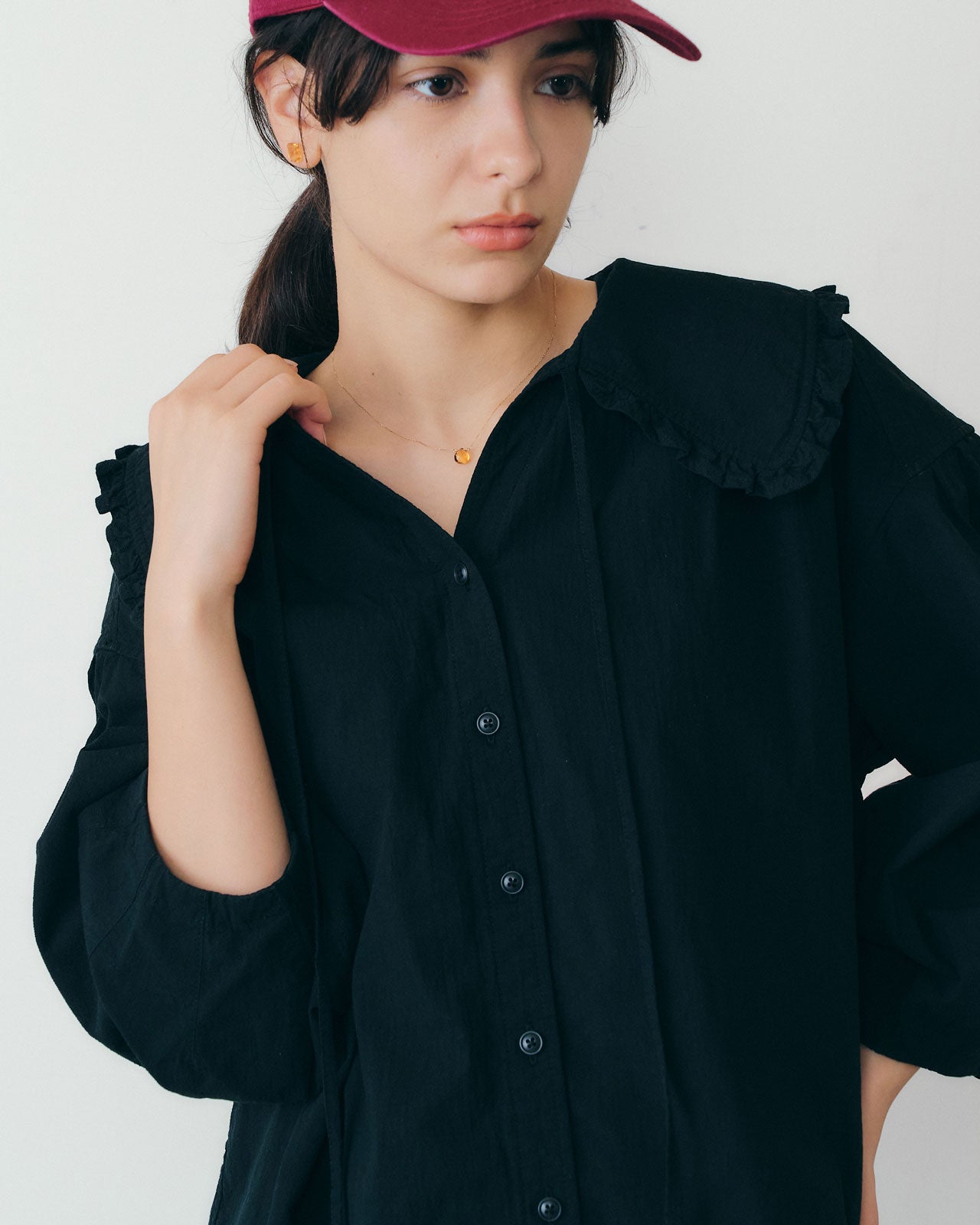 【6月下旬お届け】COTTON FRILLED BLOUSE