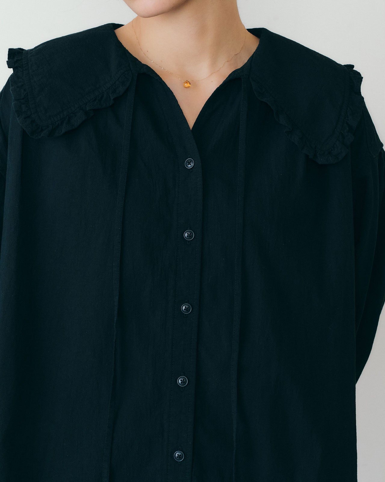 【6月下旬お届け】COTTON FRILLED BLOUSE