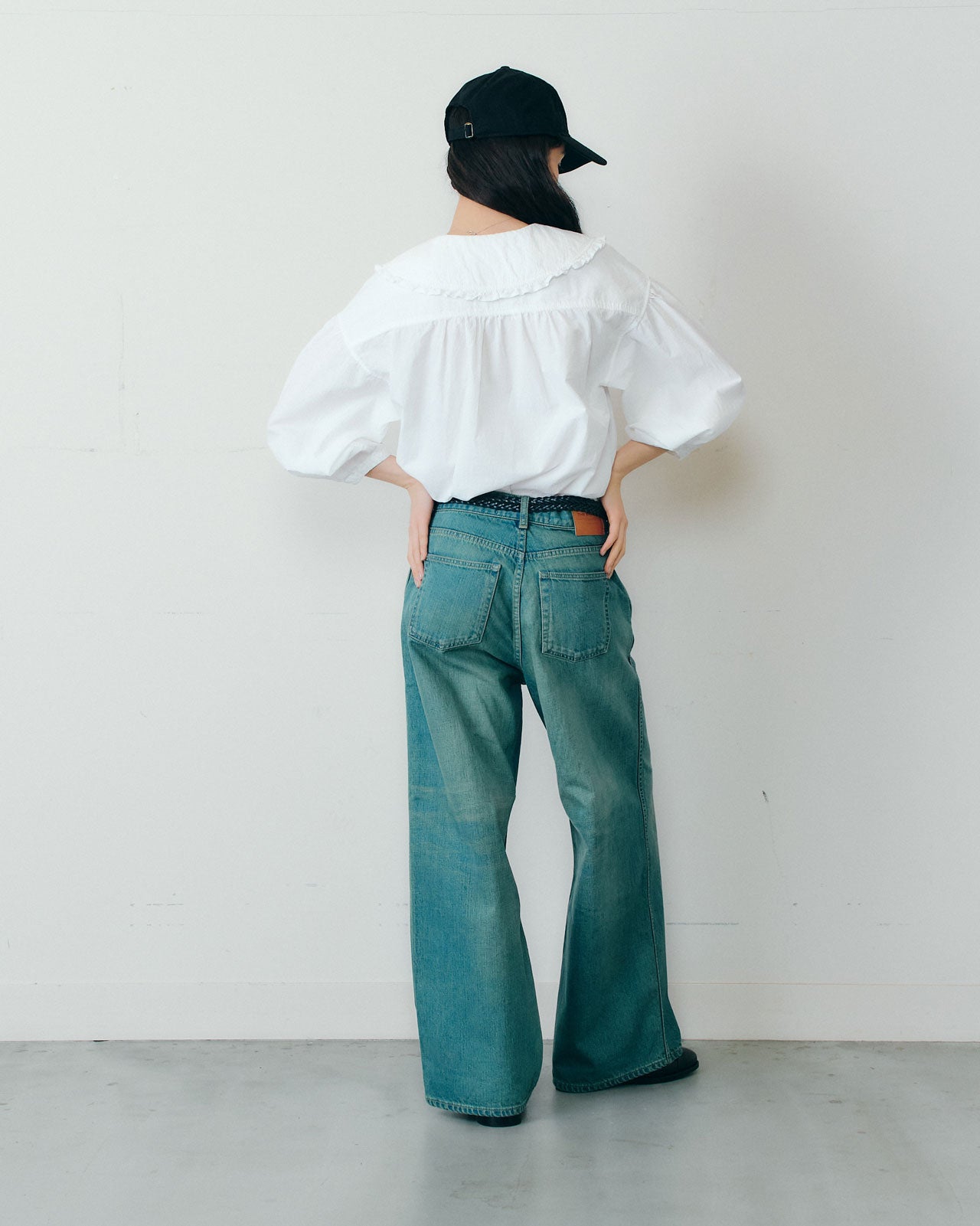 【6月下旬お届け】COTTON FRILLED BLOUSE