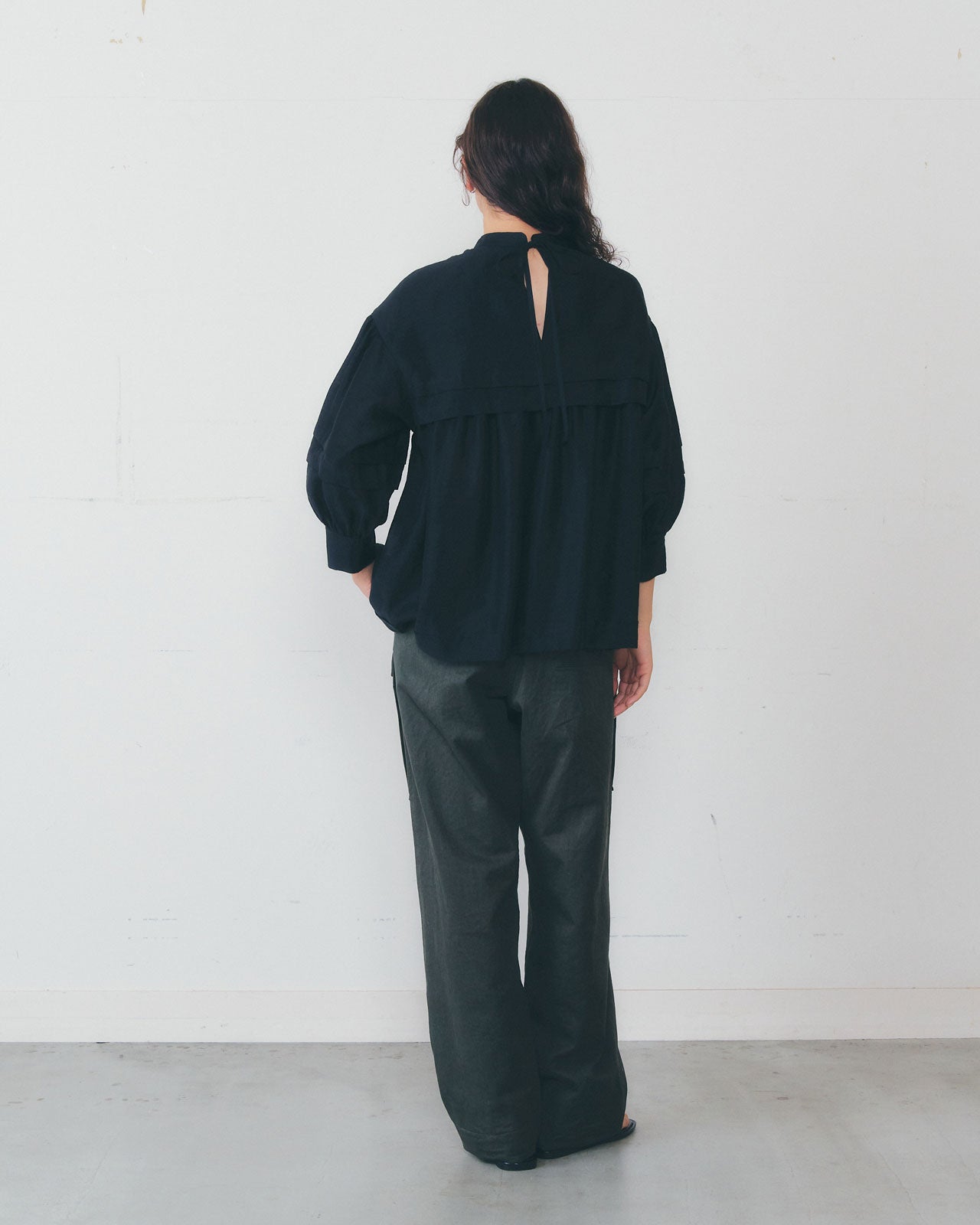 【2月中旬入荷予定】SHEER TUCK BLOUSE