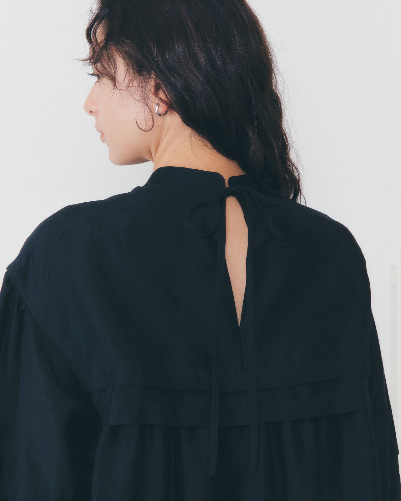 【2月中旬入荷予定】SHEER TUCK BLOUSE
