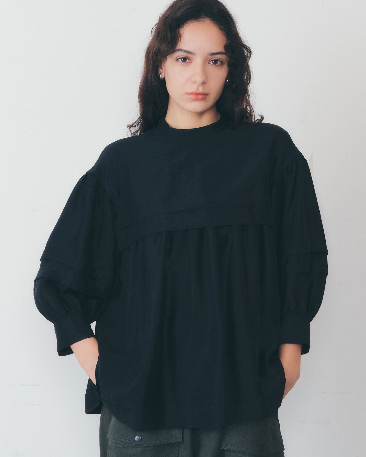 【2月中旬入荷予定】SHEER TUCK BLOUSE