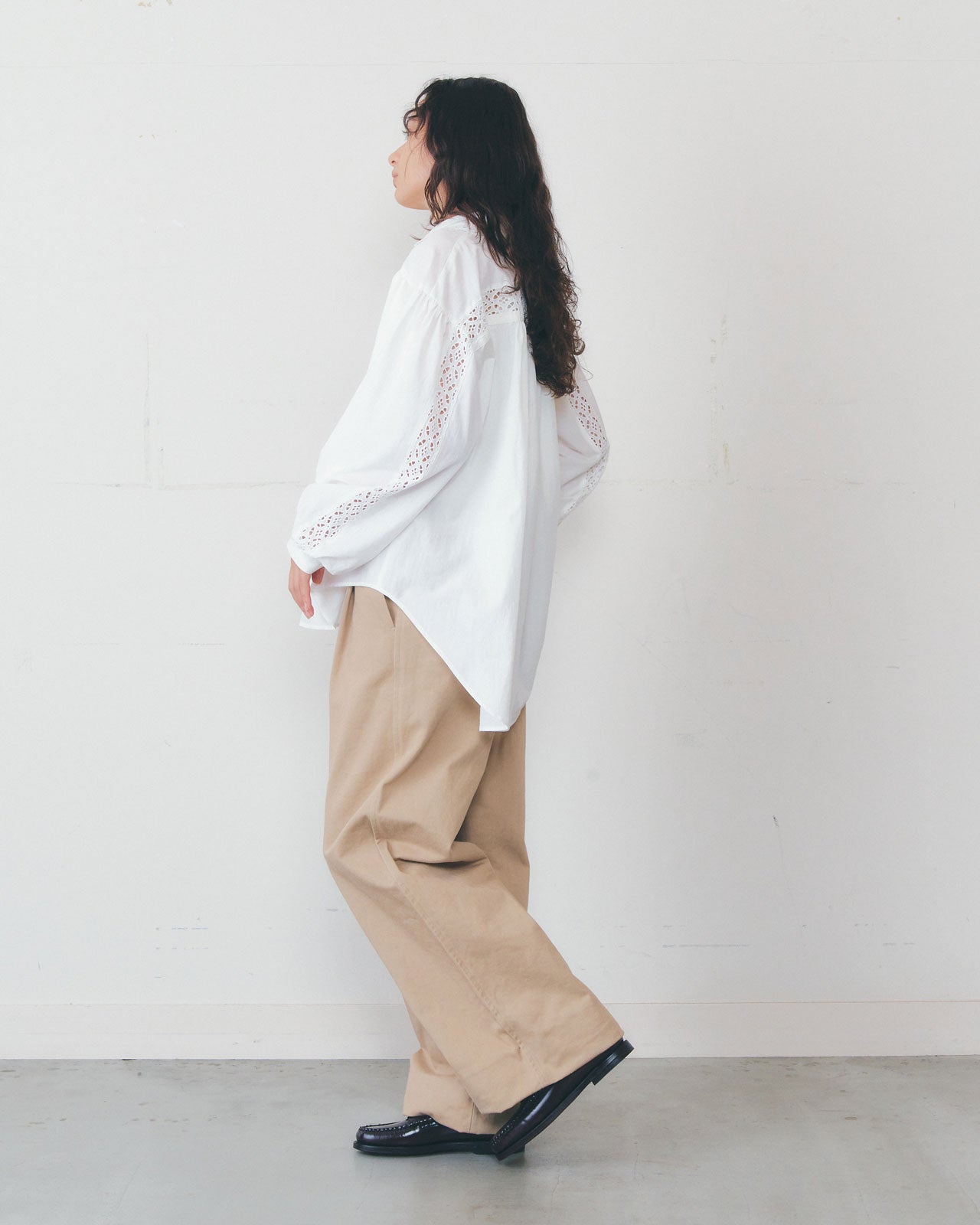 【2月上旬入荷予定】LACE-UP BLOUSE