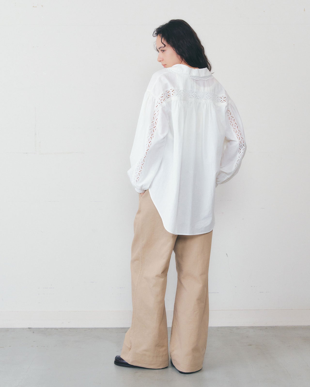 【2月上旬入荷予定】LACE-UP BLOUSE