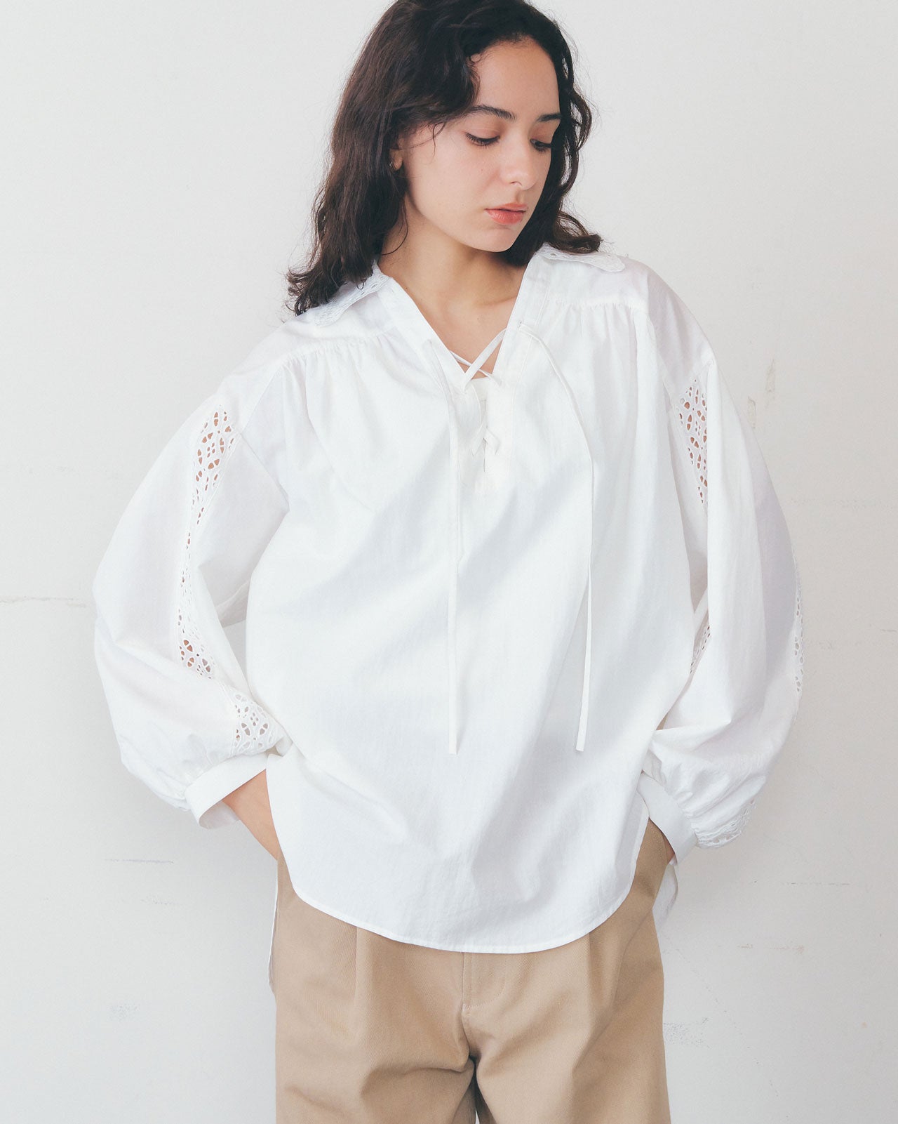 【2月上旬入荷予定】LACE-UP BLOUSE