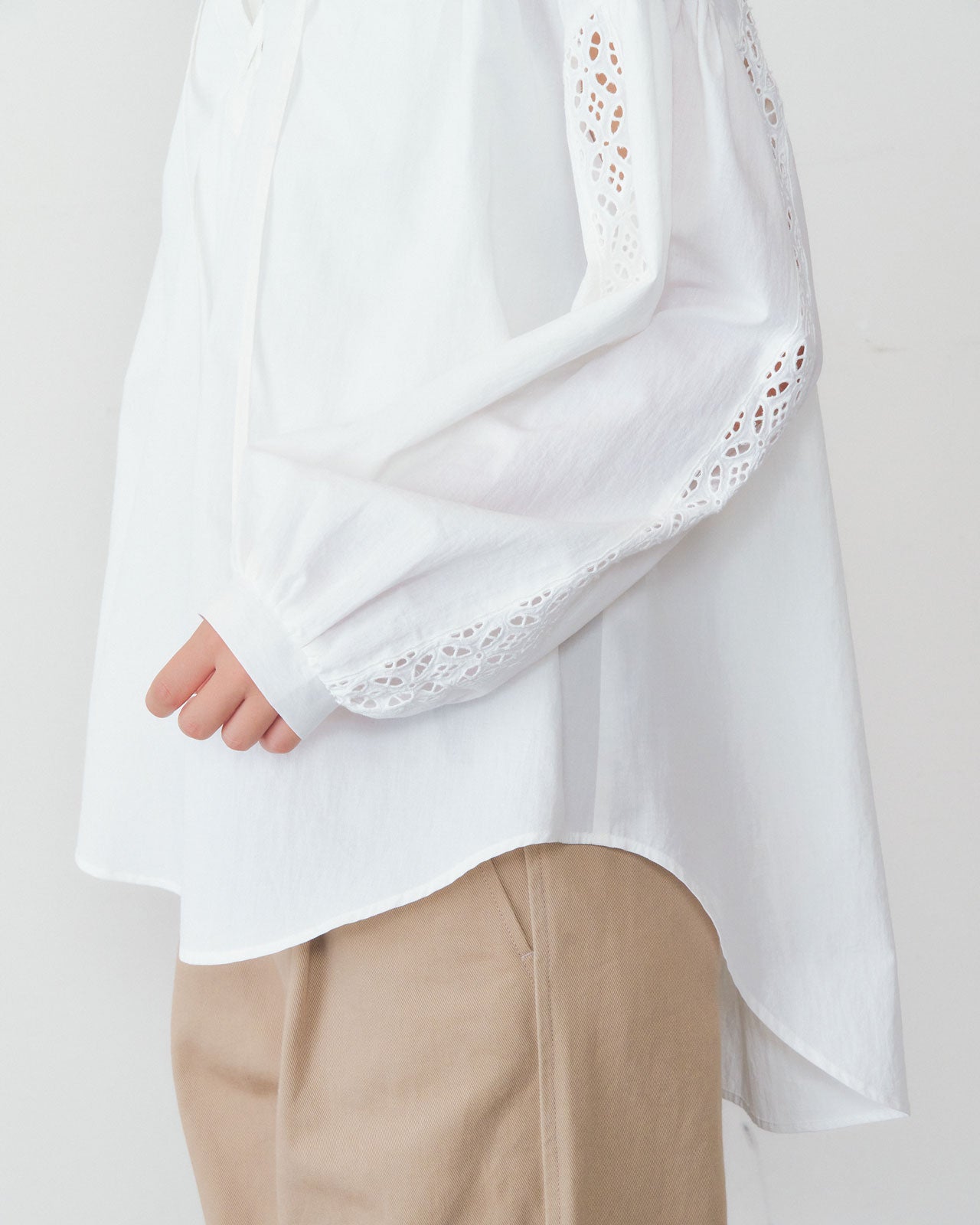 【2月上旬入荷予定】LACE-UP BLOUSE
