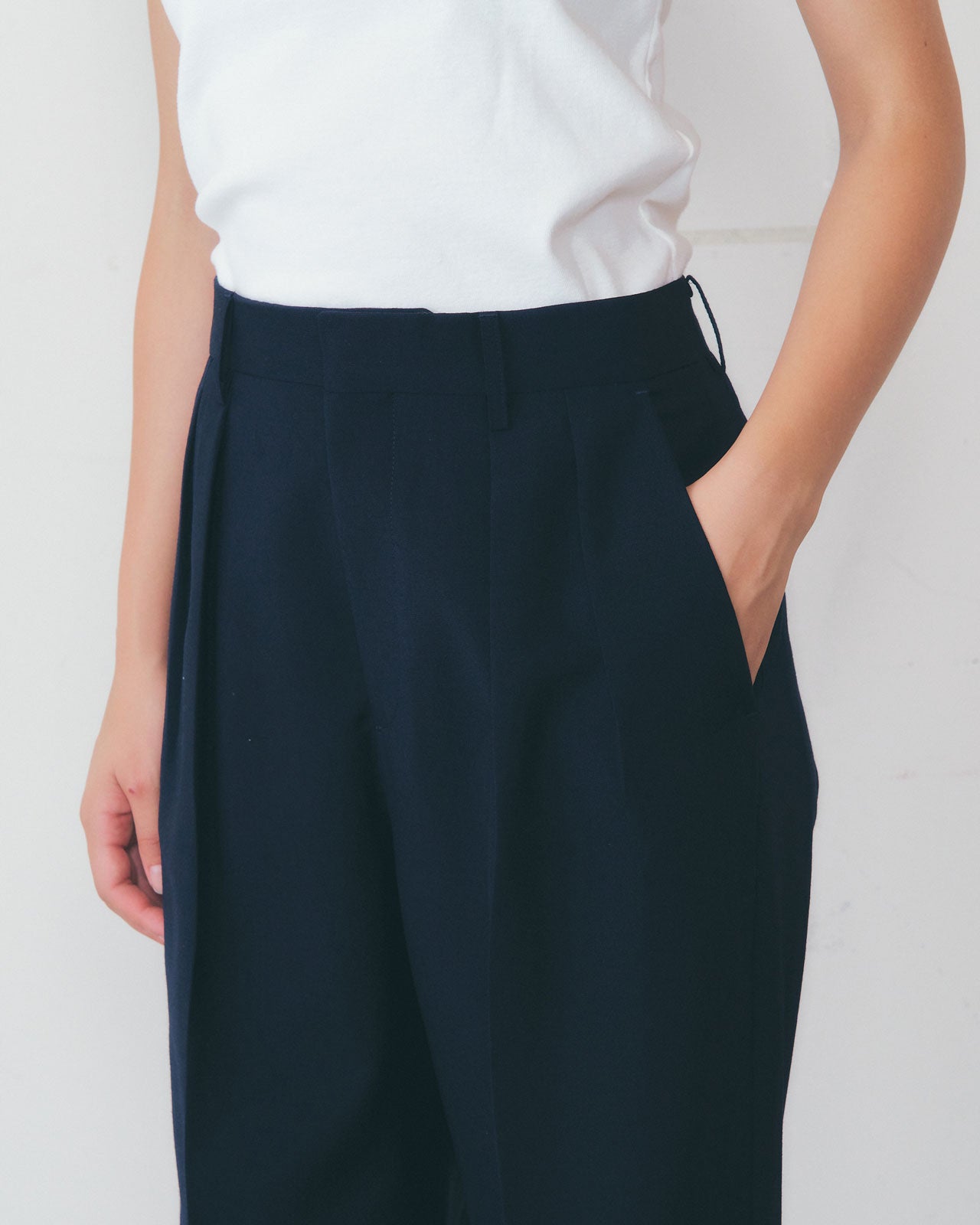 【1月中旬お届け】TWO TUCK TROUSERS