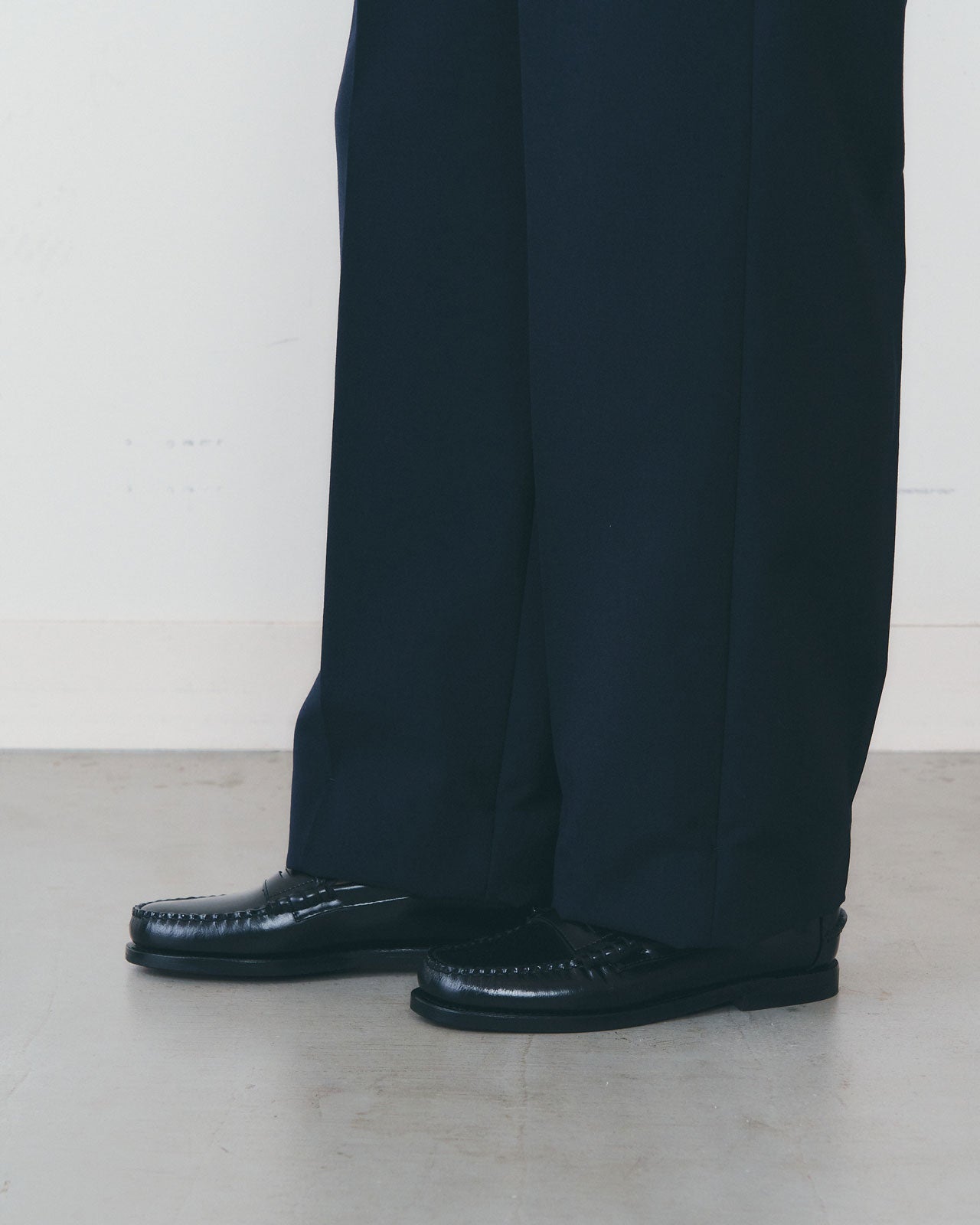 【1月中旬お届け】TWO TUCK TROUSERS