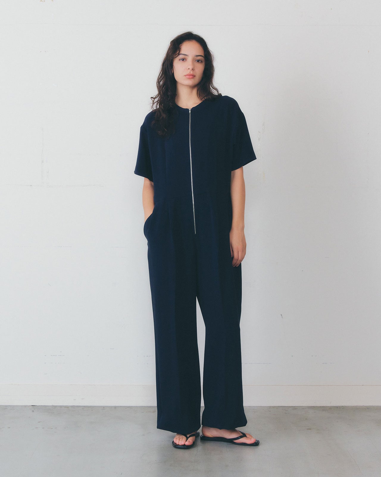 2月中旬お届け】DOUBLE CLOTH JUMPSUIT – Shinzone