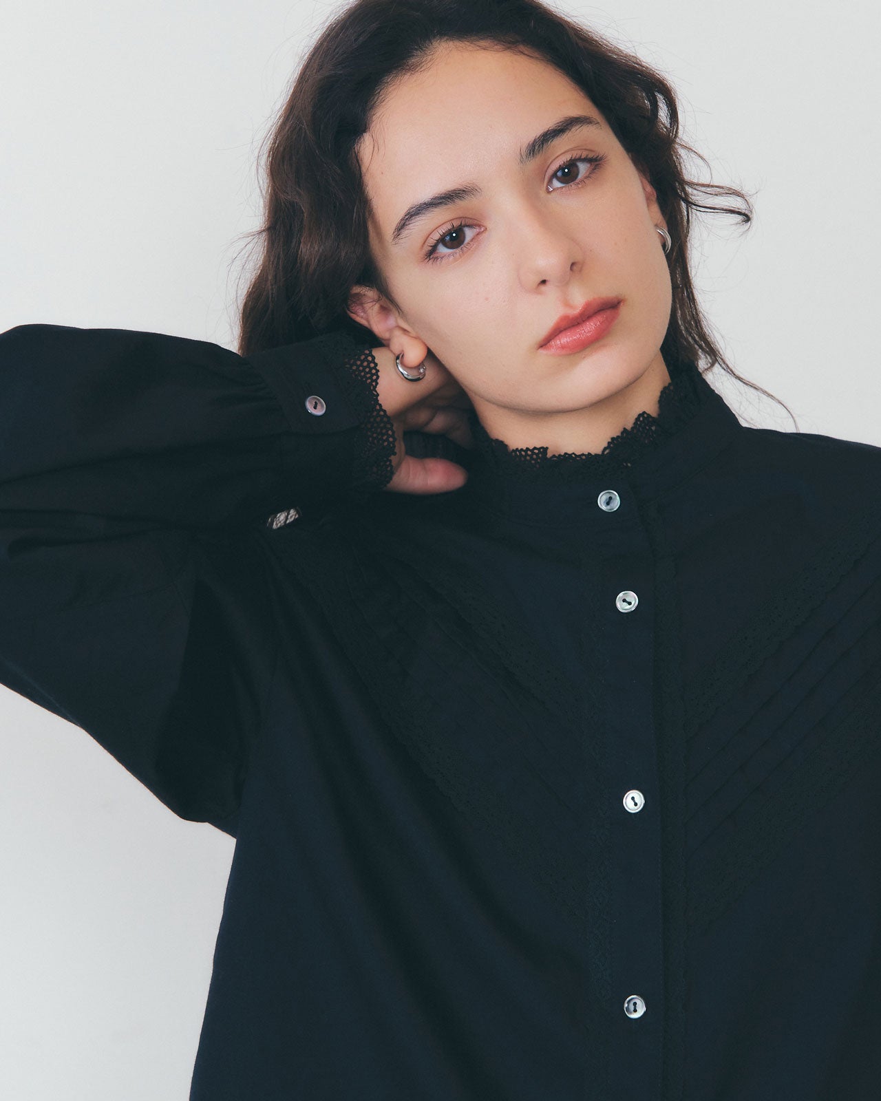 【11月下旬お届け】PIN-TUCK LACE BLOUSE