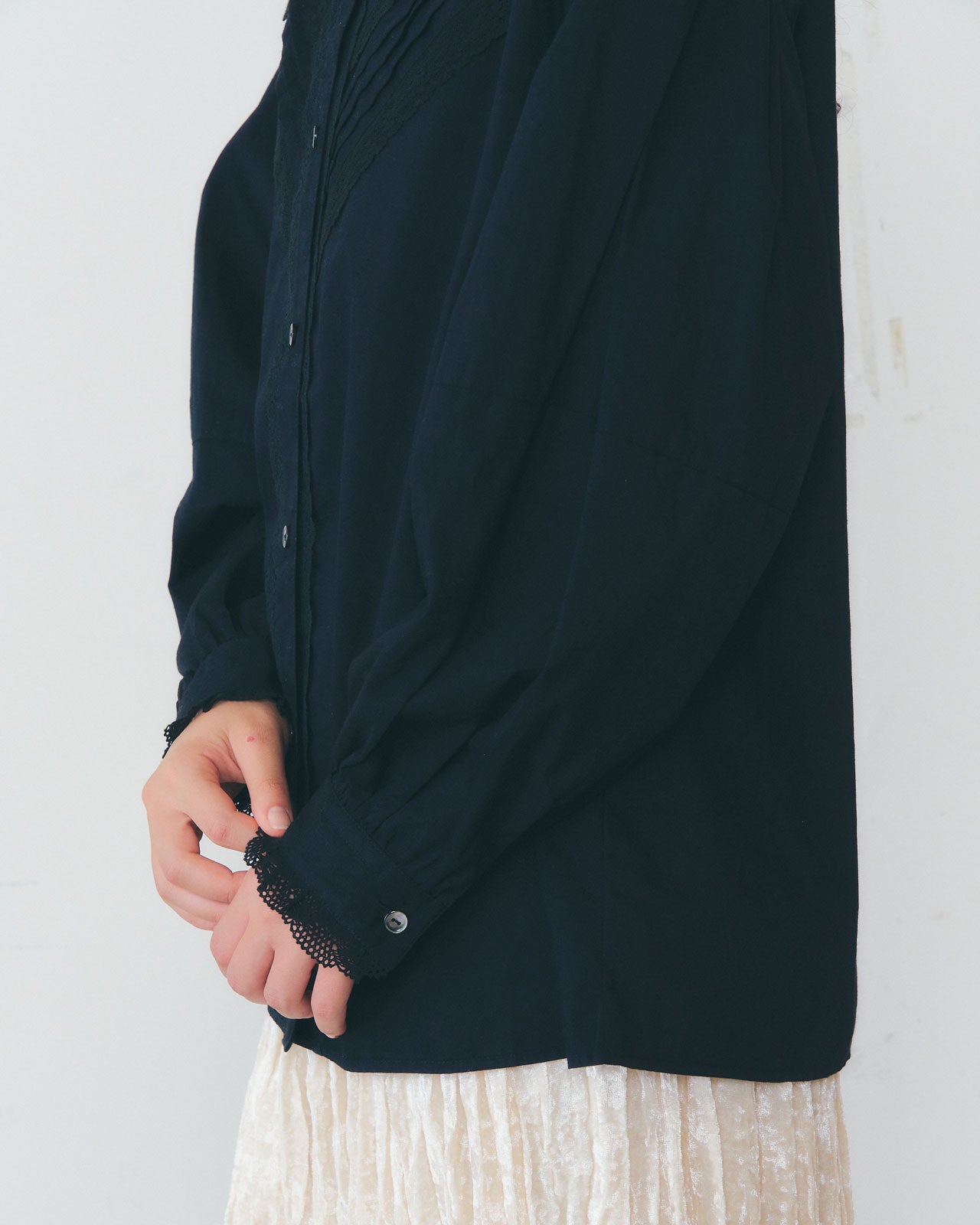 PIN-TUCK LACE BLOUSE – Shinzone