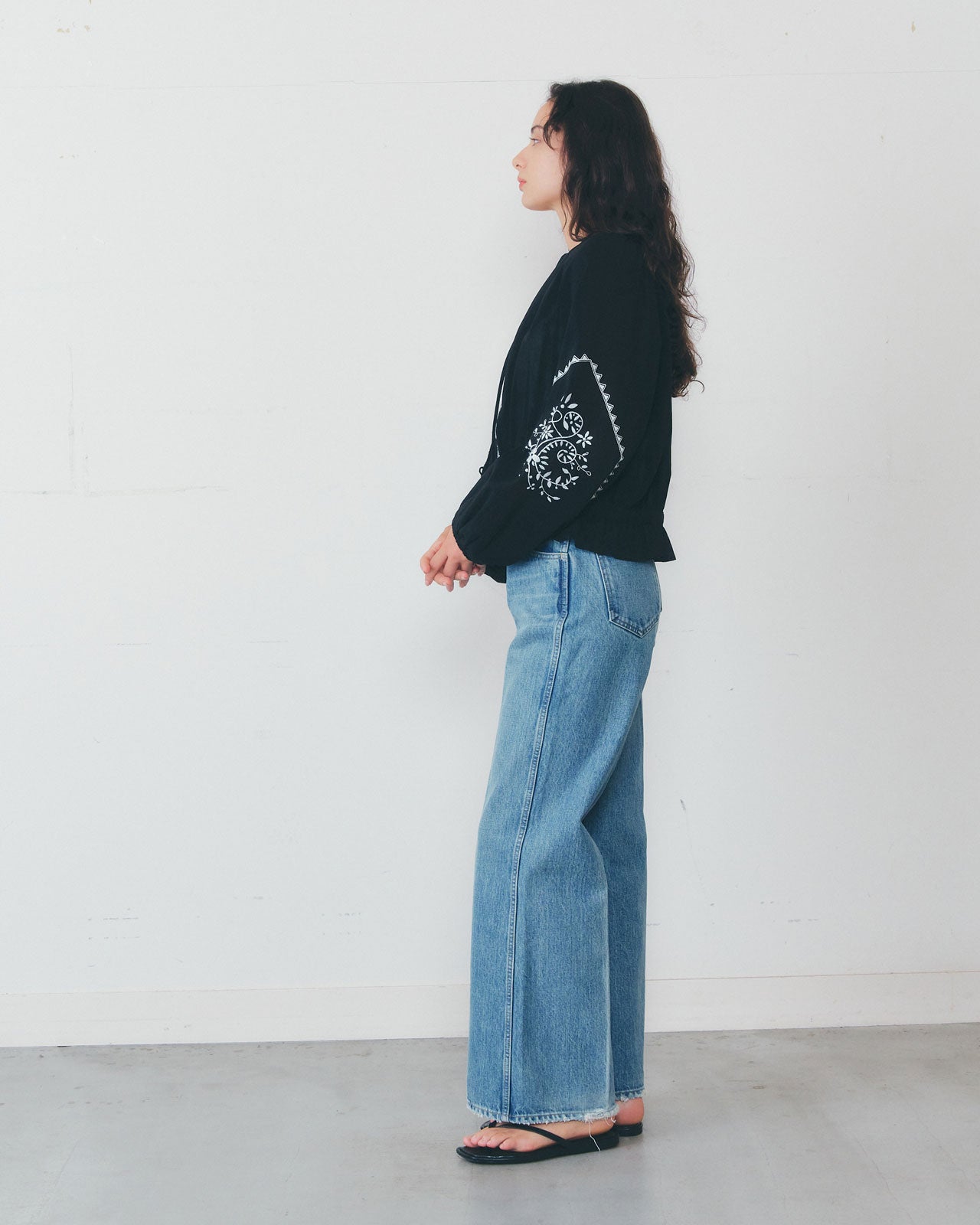 【3月中旬入荷予定】EMBROIDERED BLOUSE