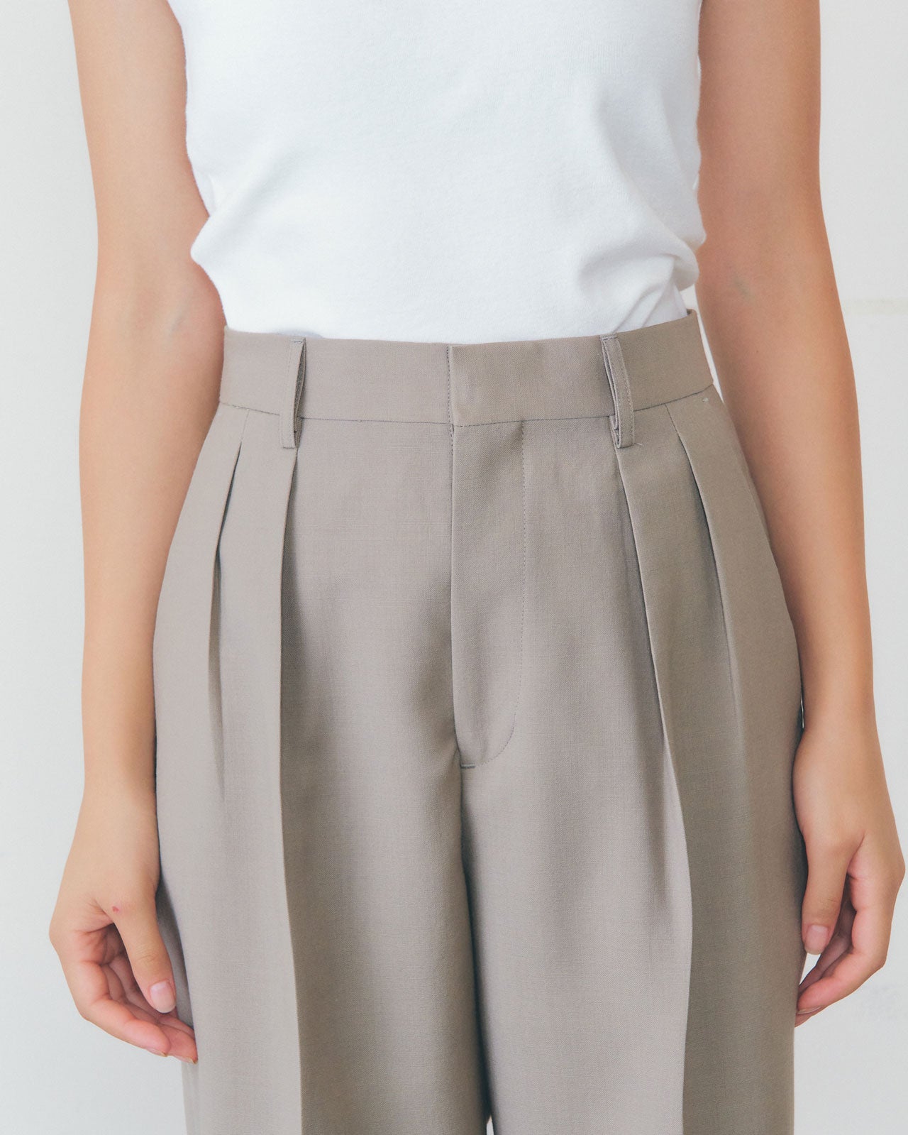 【1月中旬お届け】TWO TUCK TROUSERS